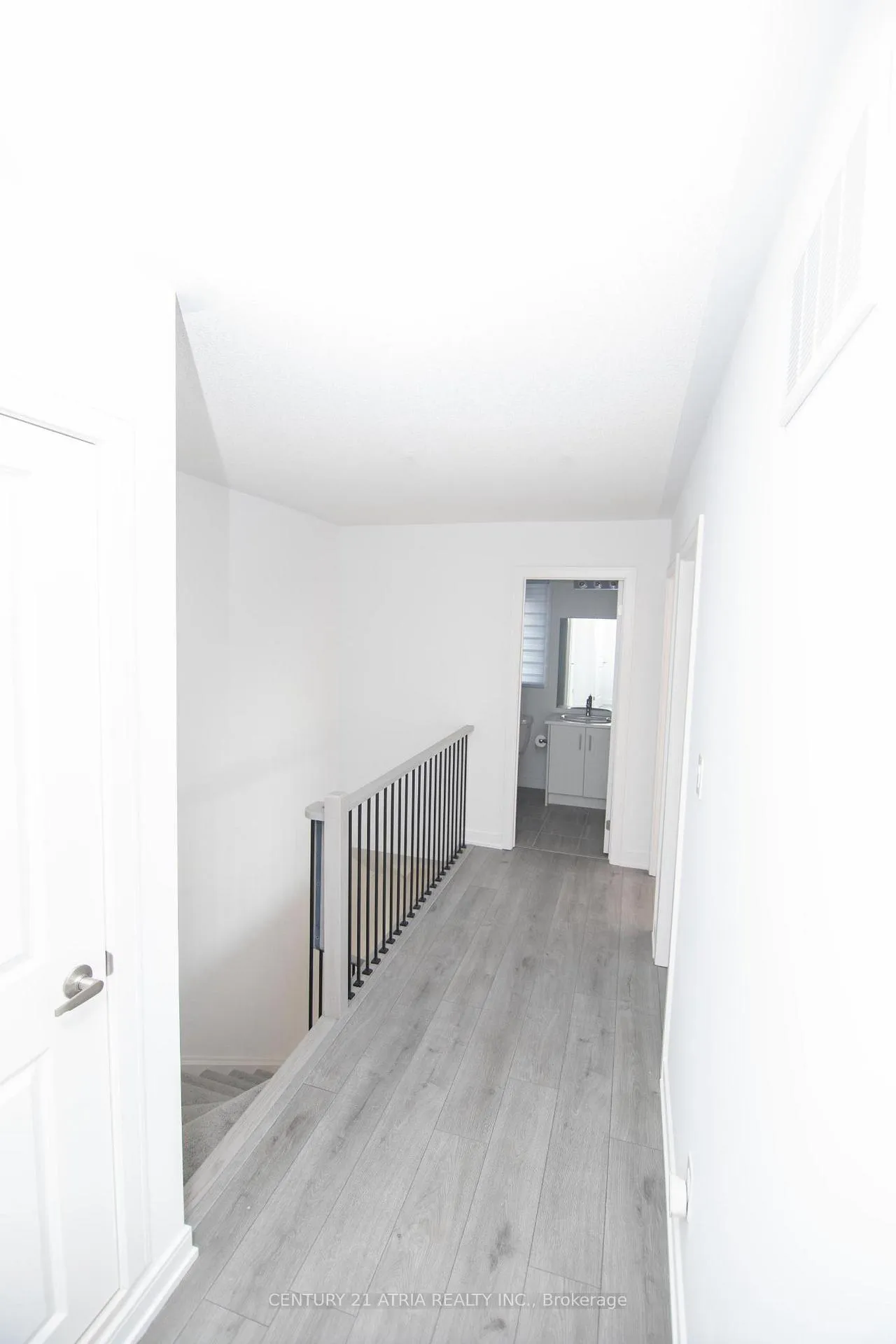 Photo 7 of 26 Magnolia Lane, Barrie, Innis-Shore — HOMEH