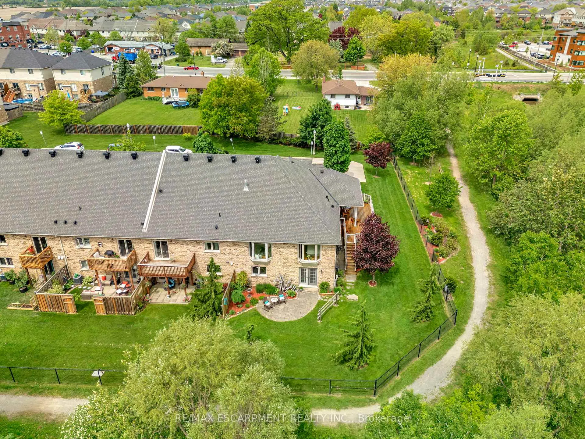 Photo 5 of Unit 10, 310 Southbrook Drive, Hamilton, Binbrook — HOMEH