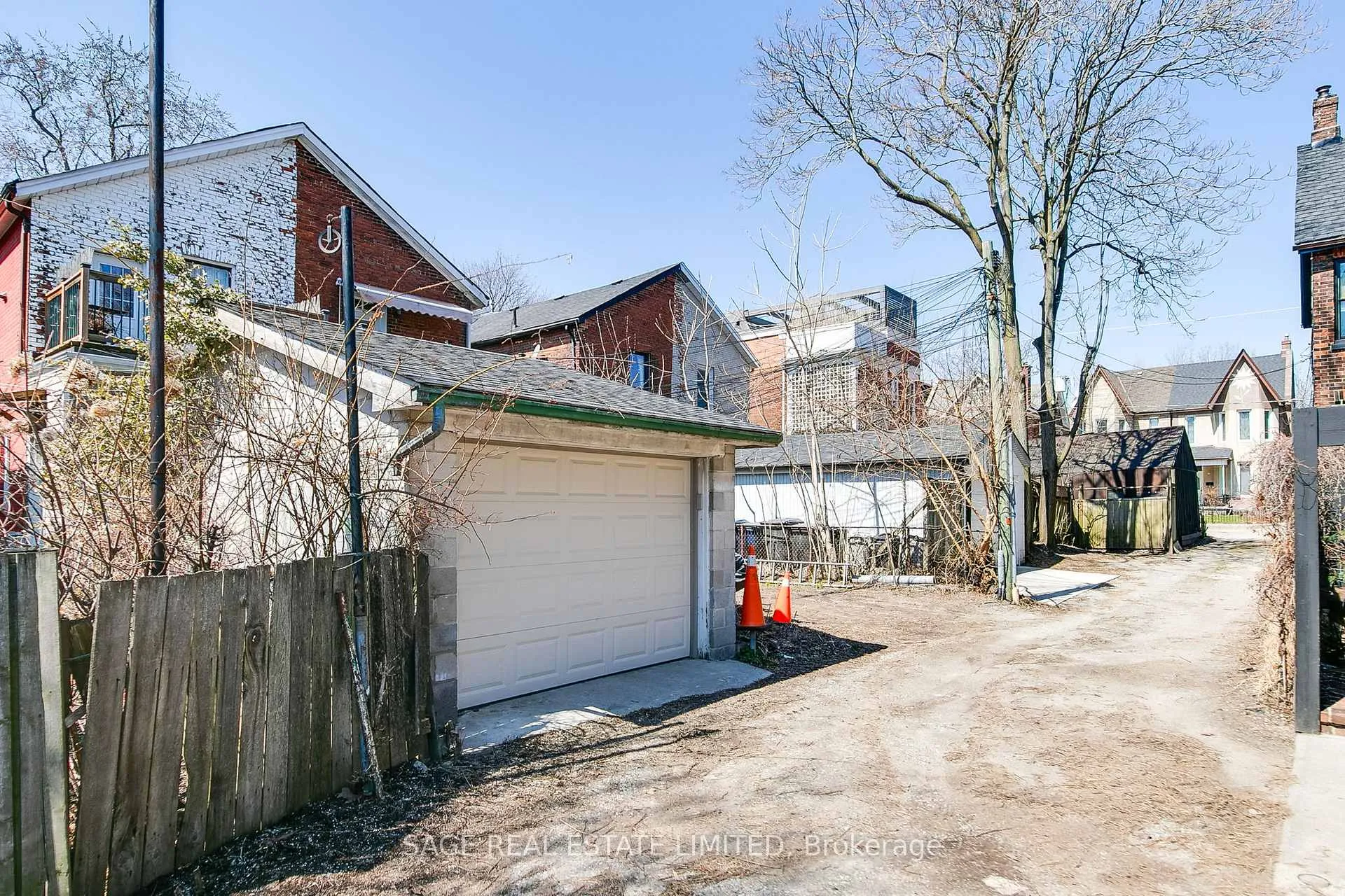 Photo 3 of 65 Lakeview Avenue, Toronto, Trinity-Bellwoods — HOMEH