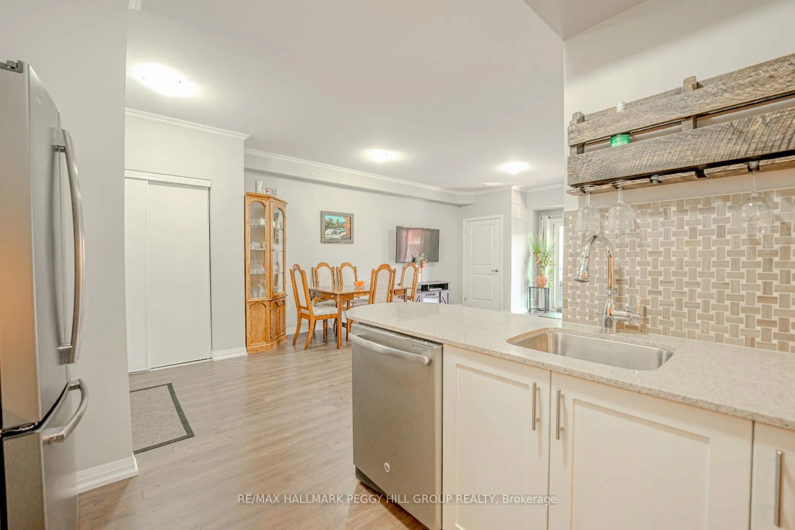 Photo 5 of Unit 411, 306 Essa Road, Barrie, 400 West — HOMEH