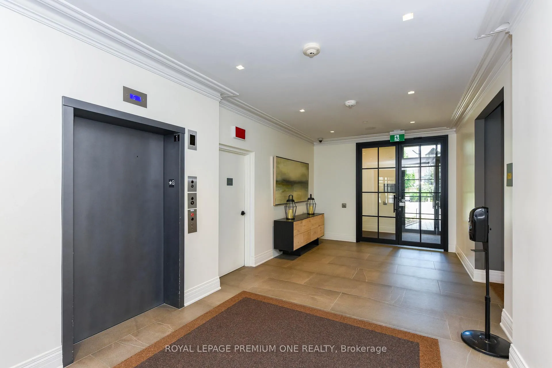Photo 4 of Unit 207, 571 Prince Edward Drive N, Etobicoke, Kingsway South — HOMEH