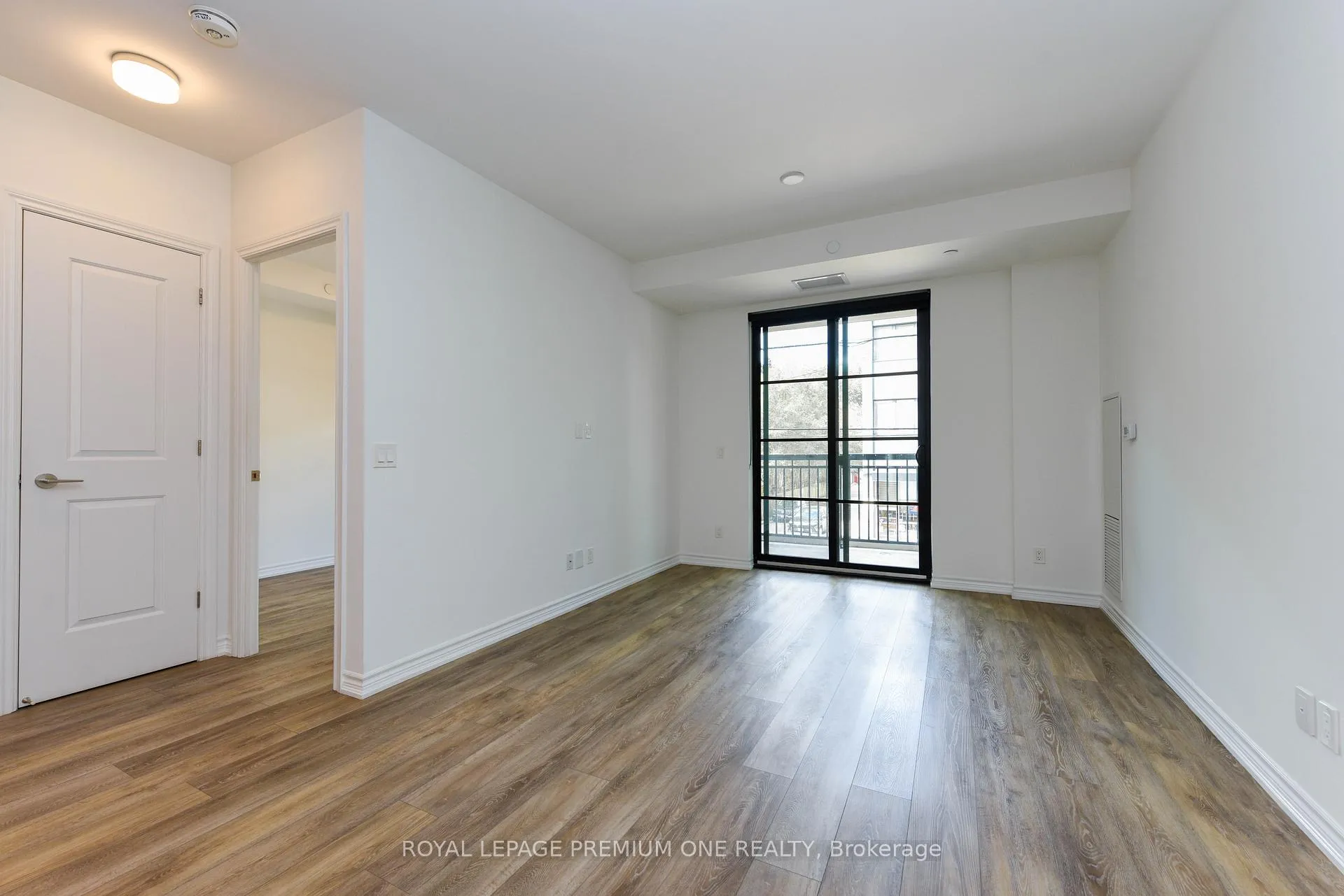 Photo 11 of Unit 207, 571 Prince Edward Drive N, Etobicoke, Kingsway South — HOMEH