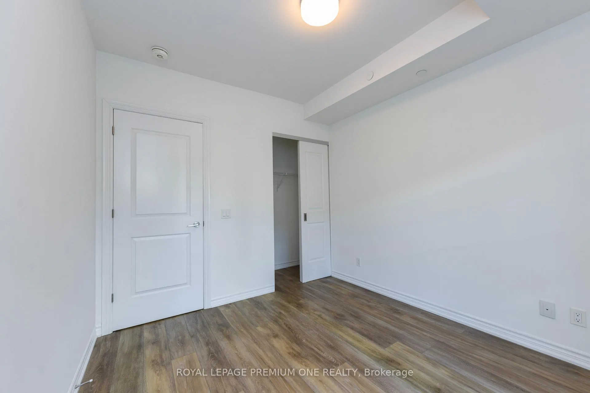 Photo 13 of Unit 207, 571 Prince Edward Drive N, Etobicoke, Kingsway South — HOMEH