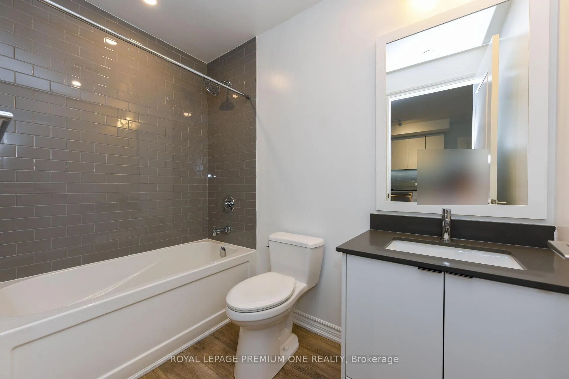 Photo 14 of Unit 207, 571 Prince Edward Drive N, Etobicoke, Kingsway South — HOMEH
