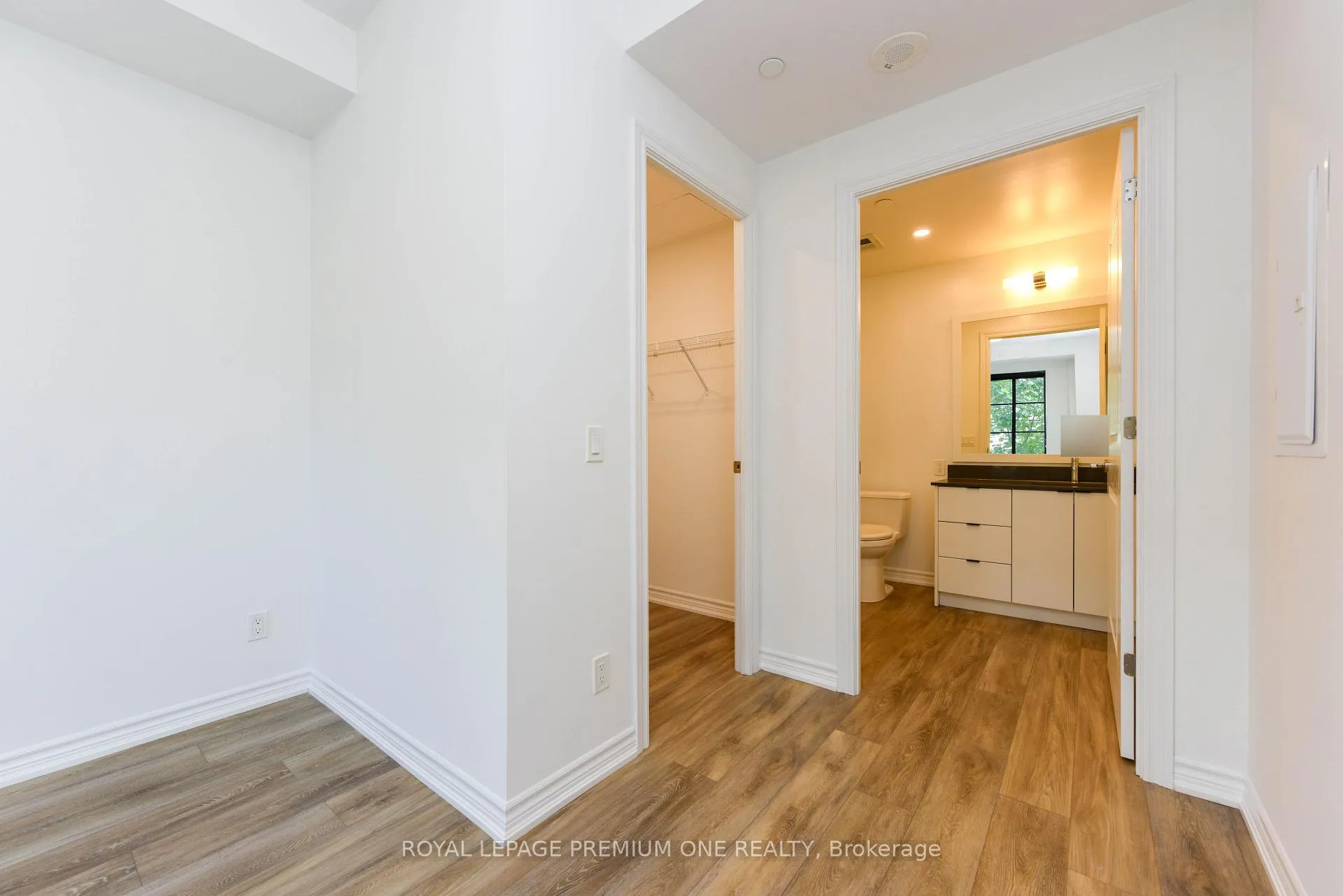 Photo 17 of Unit 207, 571 Prince Edward Drive N, Etobicoke, Kingsway South — HOMEH