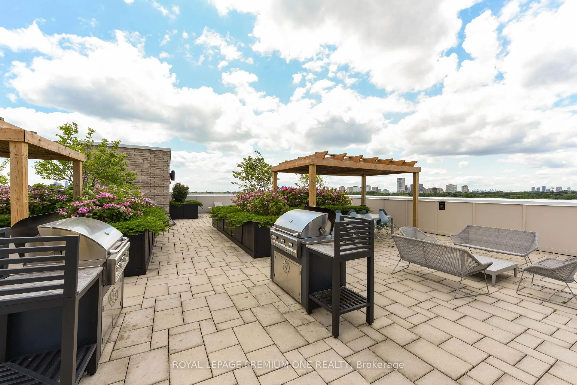Photo 22 of Unit 207, 571 Prince Edward Drive N, Etobicoke, Kingsway South — HOMEH