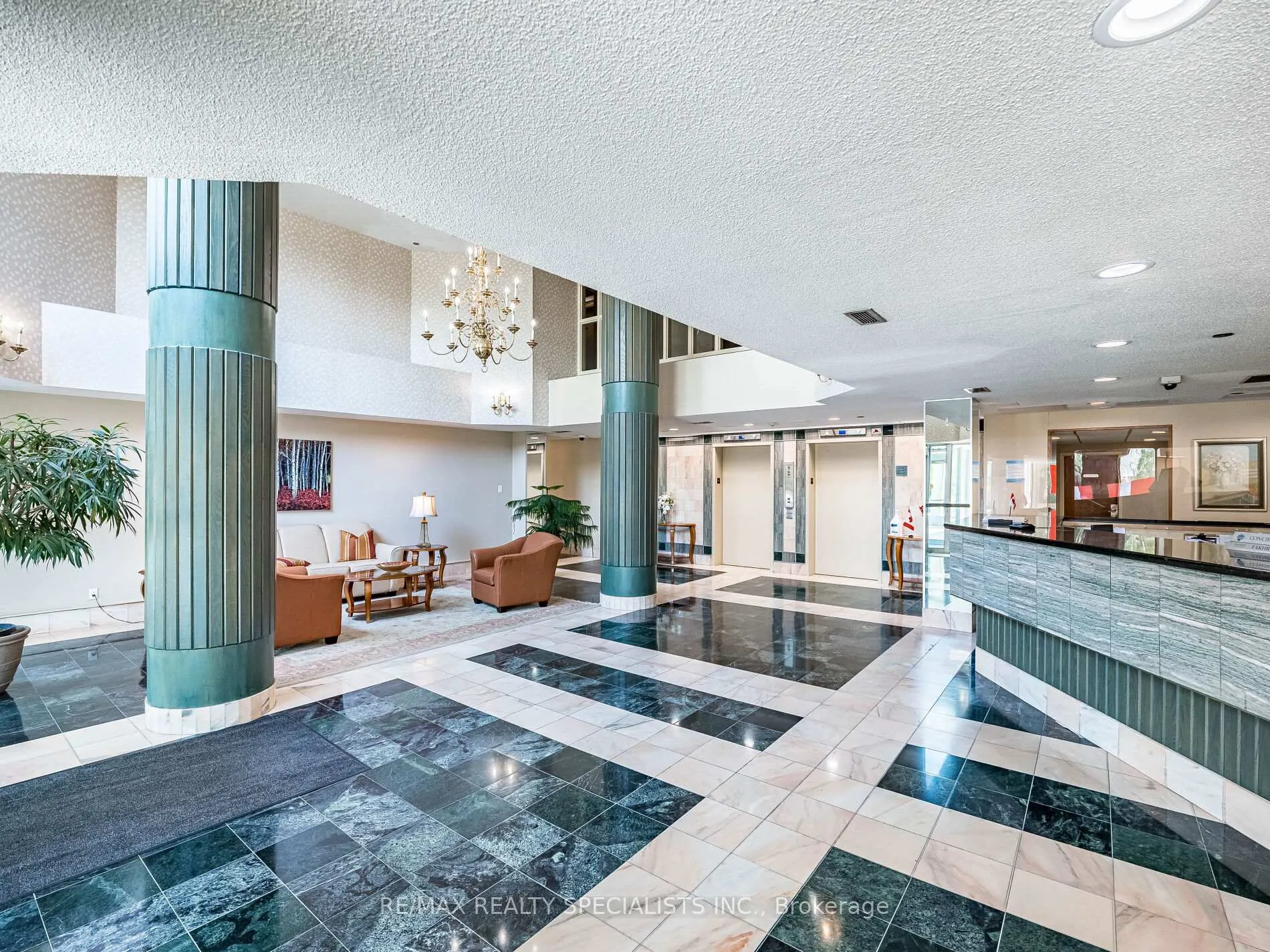 Front of Unit 606, 310 Mill Street S