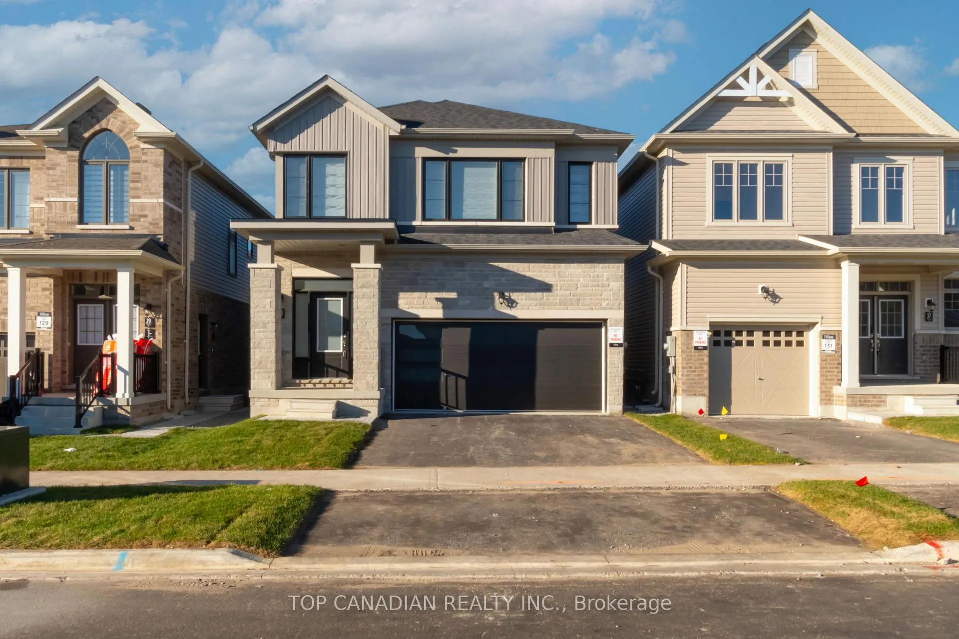 Photo 1 of 33 Durham Avenue, Barrie, Rural Barrie Southeast — HOMEH