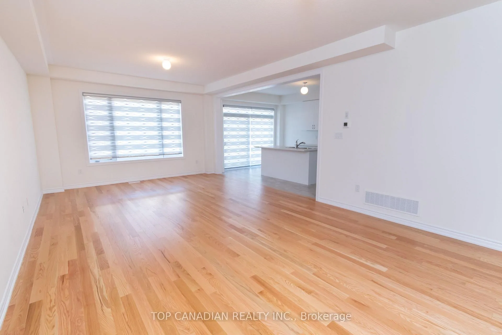 Photo 5 of 33 Durham Avenue, Barrie, Rural Barrie Southeast — HOMEH