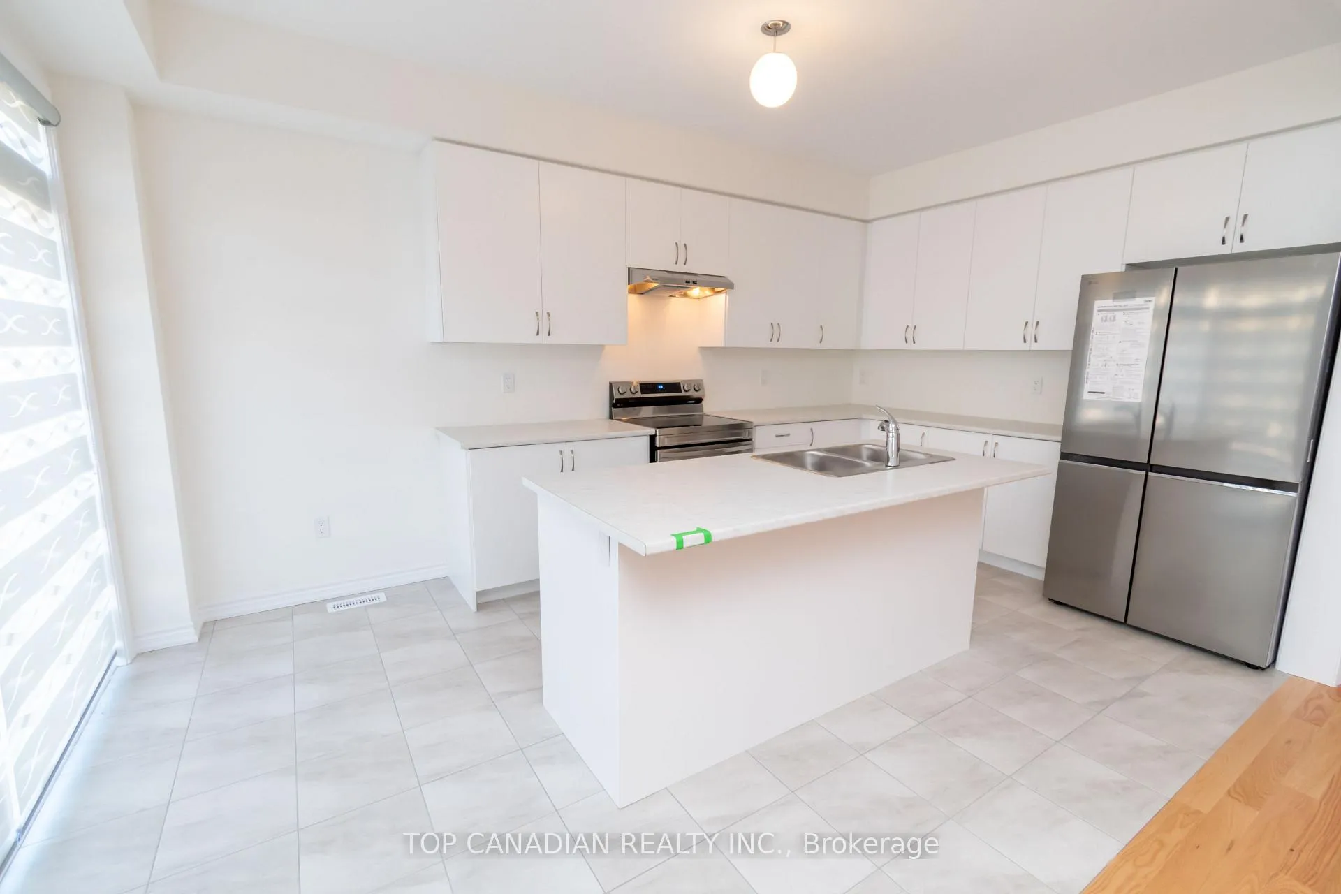 Photo 8 of 33 Durham Avenue, Barrie, Rural Barrie Southeast — HOMEH