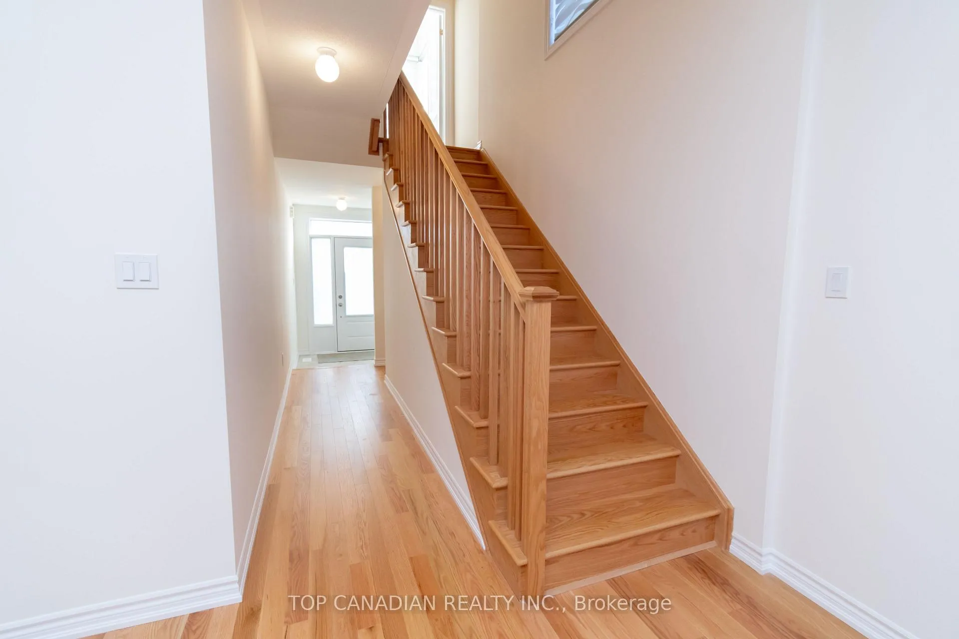 Photo 13 of 33 Durham Avenue, Barrie, Rural Barrie Southeast — HOMEH