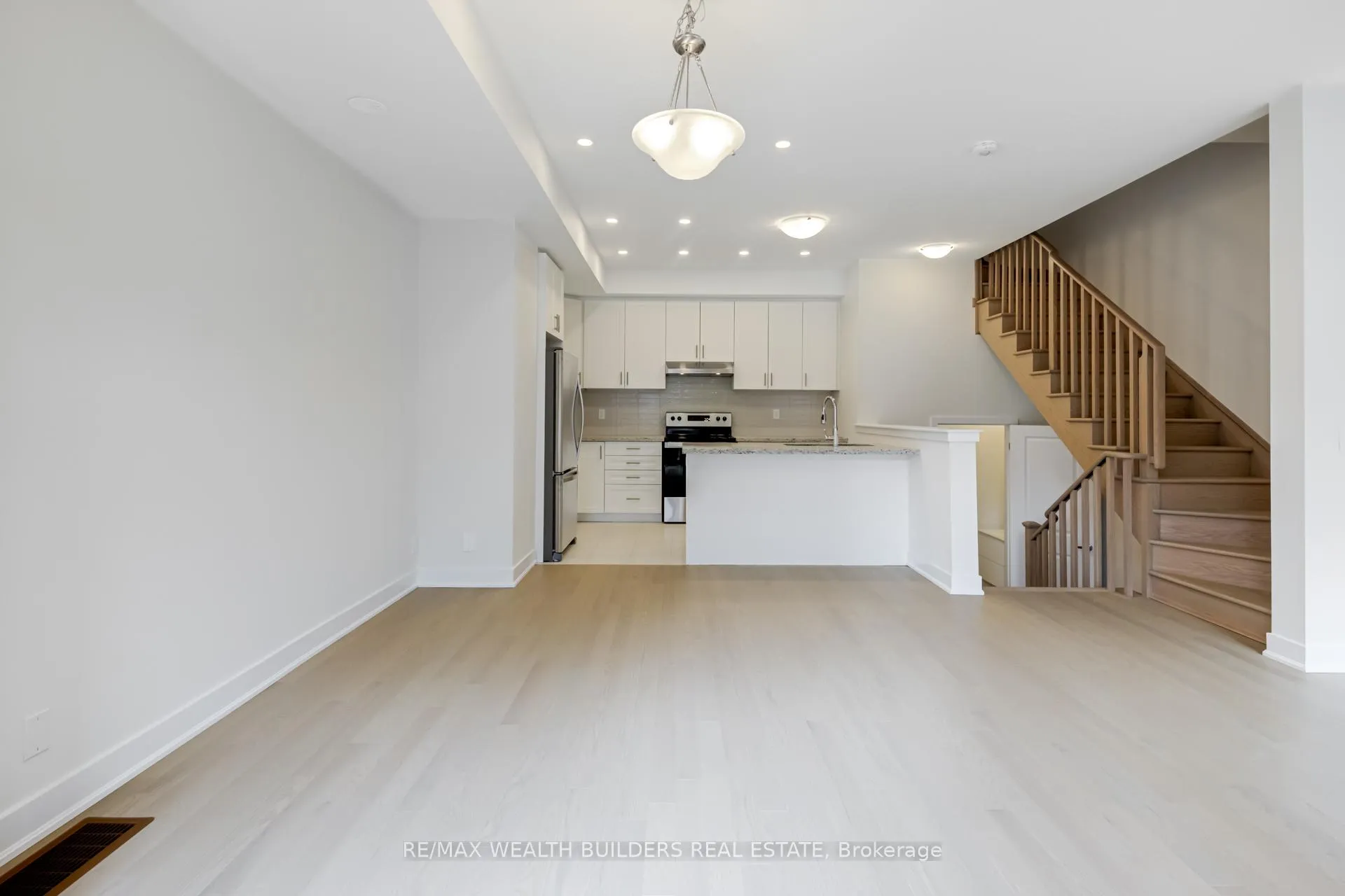 Photo 4 of 20 William Shearn Crescent, Markham, Angus Glen — HOMEH