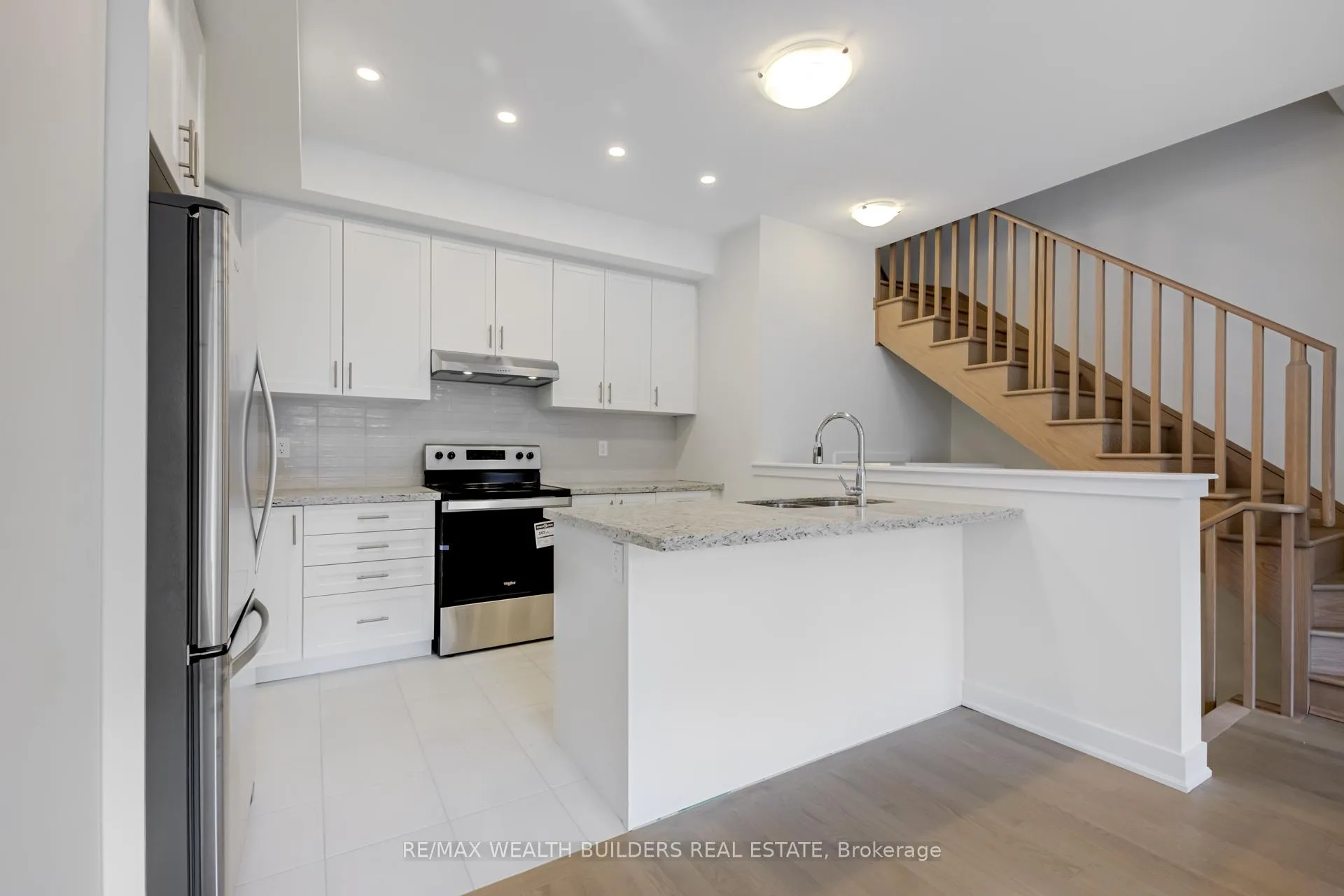 Photo 7 of 20 William Shearn Crescent, Markham, Angus Glen — HOMEH