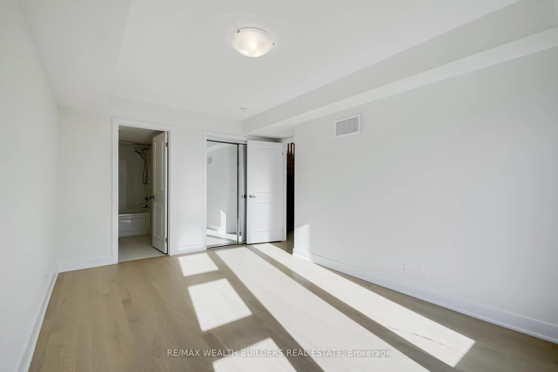 Photo 13 of 20 William Shearn Crescent, Markham, Angus Glen — HOMEH