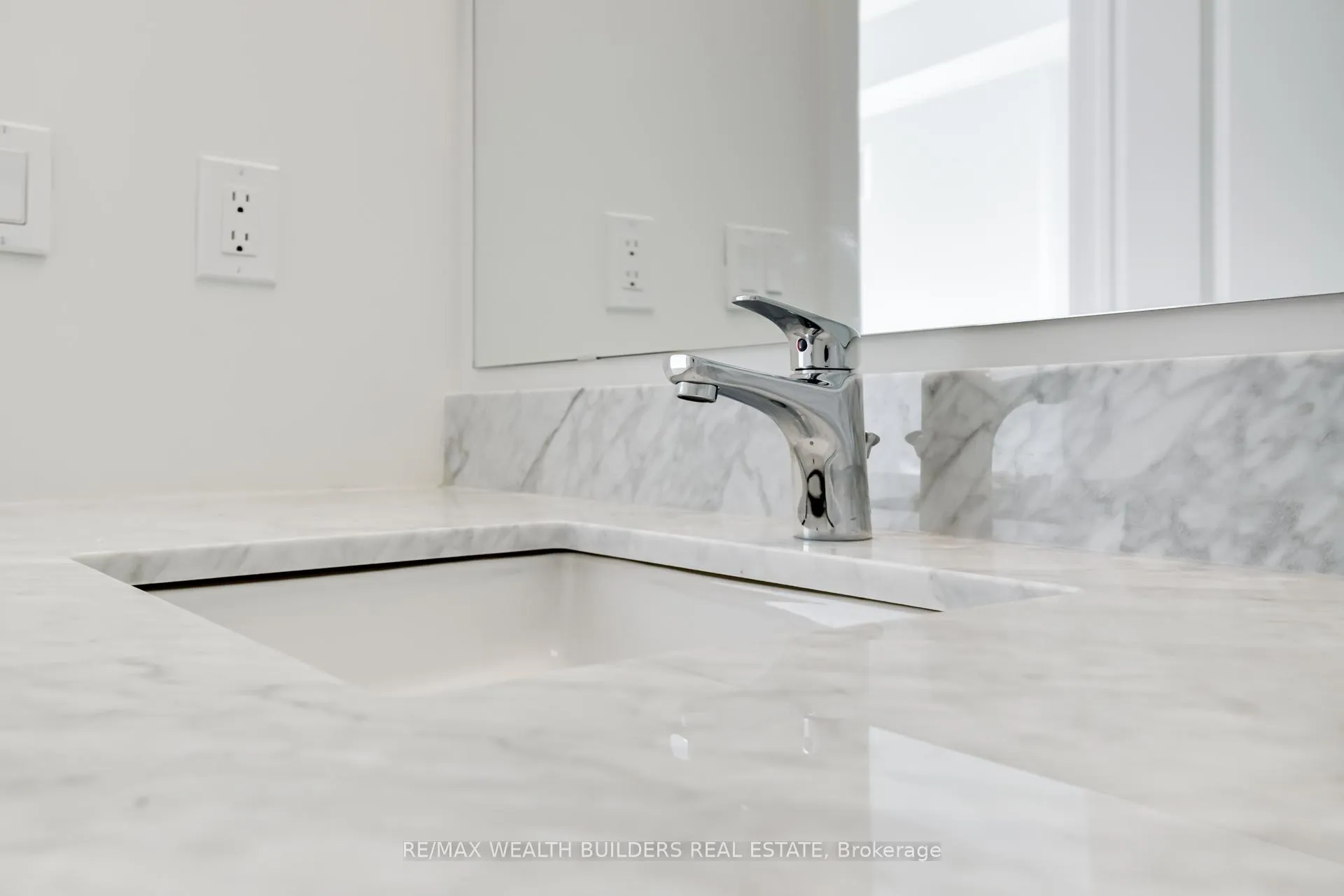 Photo 15 of 20 William Shearn Crescent, Markham, Angus Glen — HOMEH