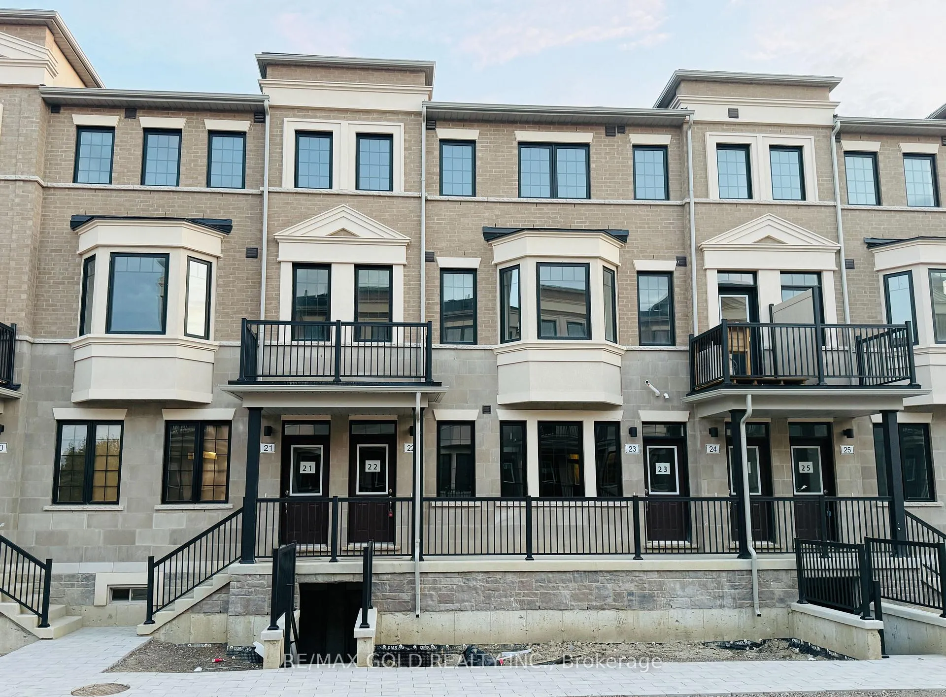 Photo 2 of Unit 22, 4380 Ebenezer Road, Brampton, Bram East — HOMEH