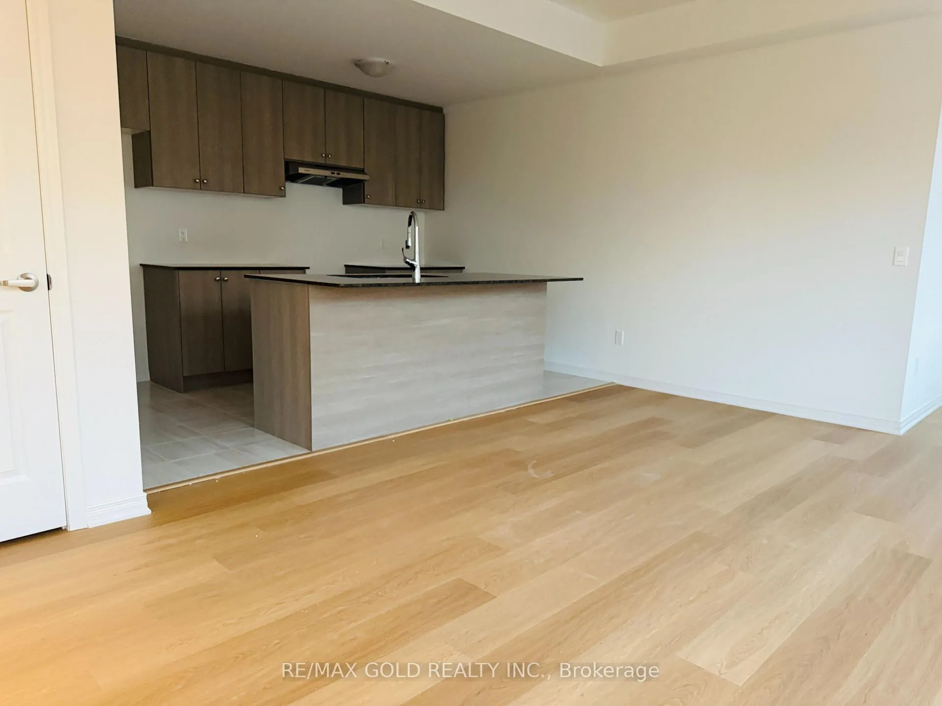 Photo 5 of Unit 22, 4380 Ebenezer Road, Brampton, Bram East — HOMEH