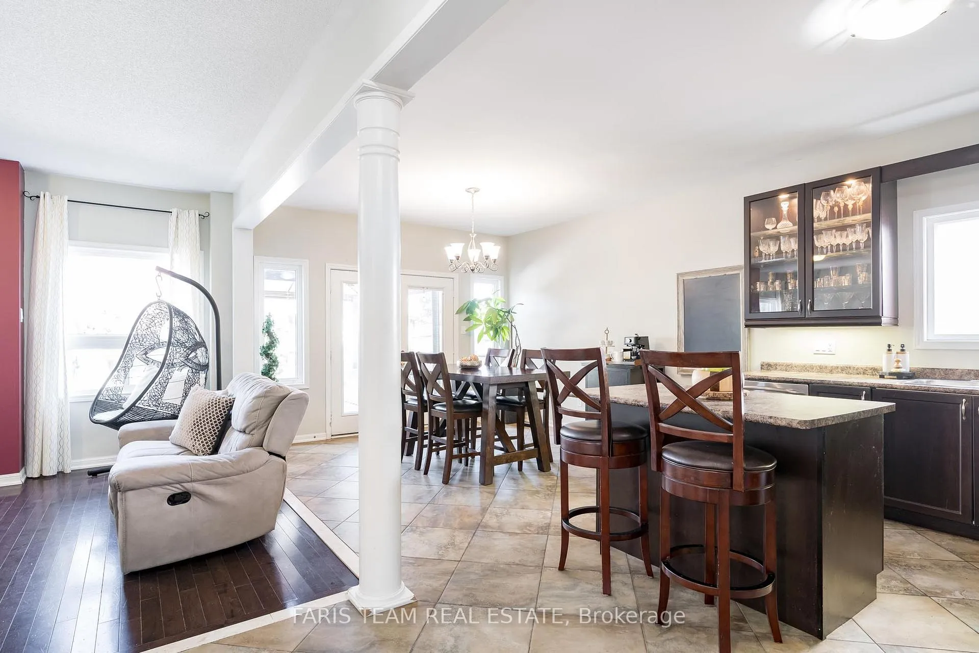 Photo 8 of 22 Commonwealth Road, Barrie, Innis-Shore — HOMEH