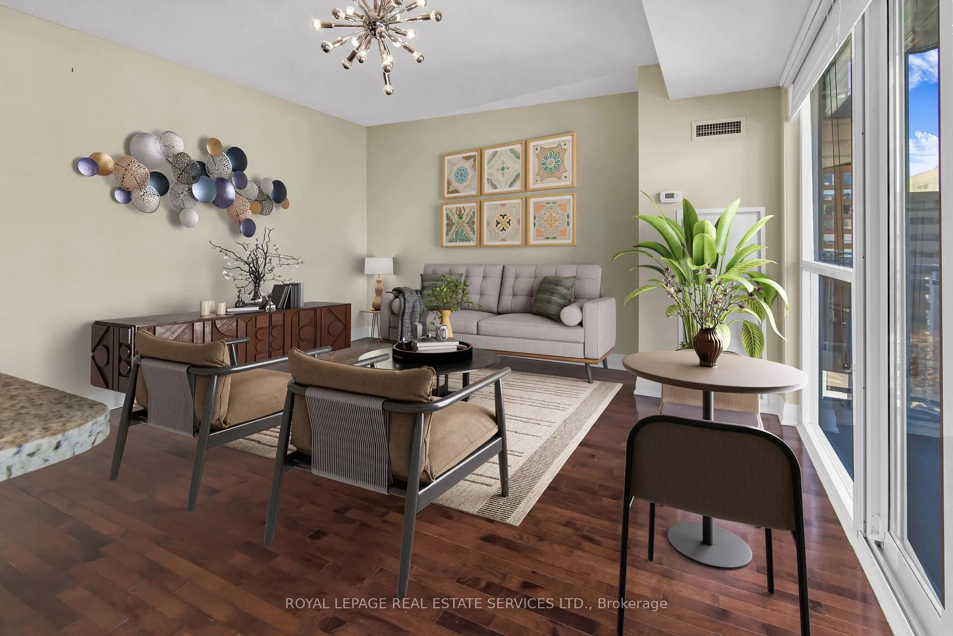 Photo 3 of Unit 1006, 1430 Yonge Street, Toronto, Yonge-St. Clair — HOMEH