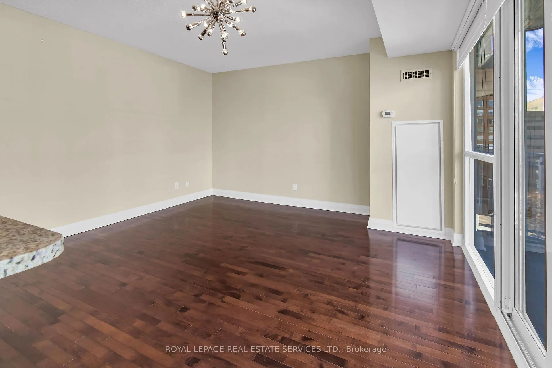 Photo 15 of Unit 1006, 1430 Yonge Street, Toronto, Yonge-St. Clair — HOMEH