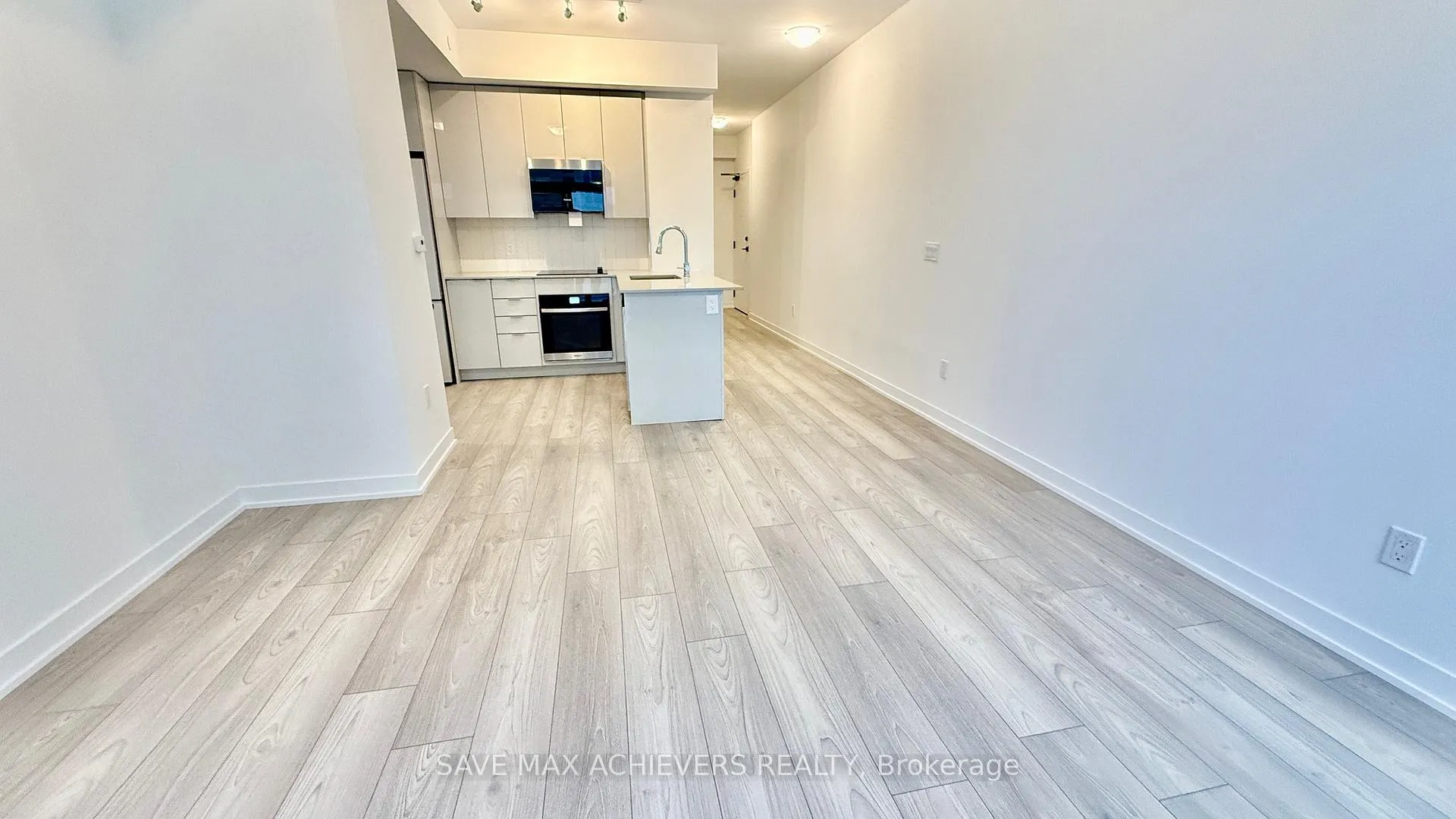 Photo 5 of Unit 2018, 10 Abeja Street, Vaughan, Concord — HOMEH