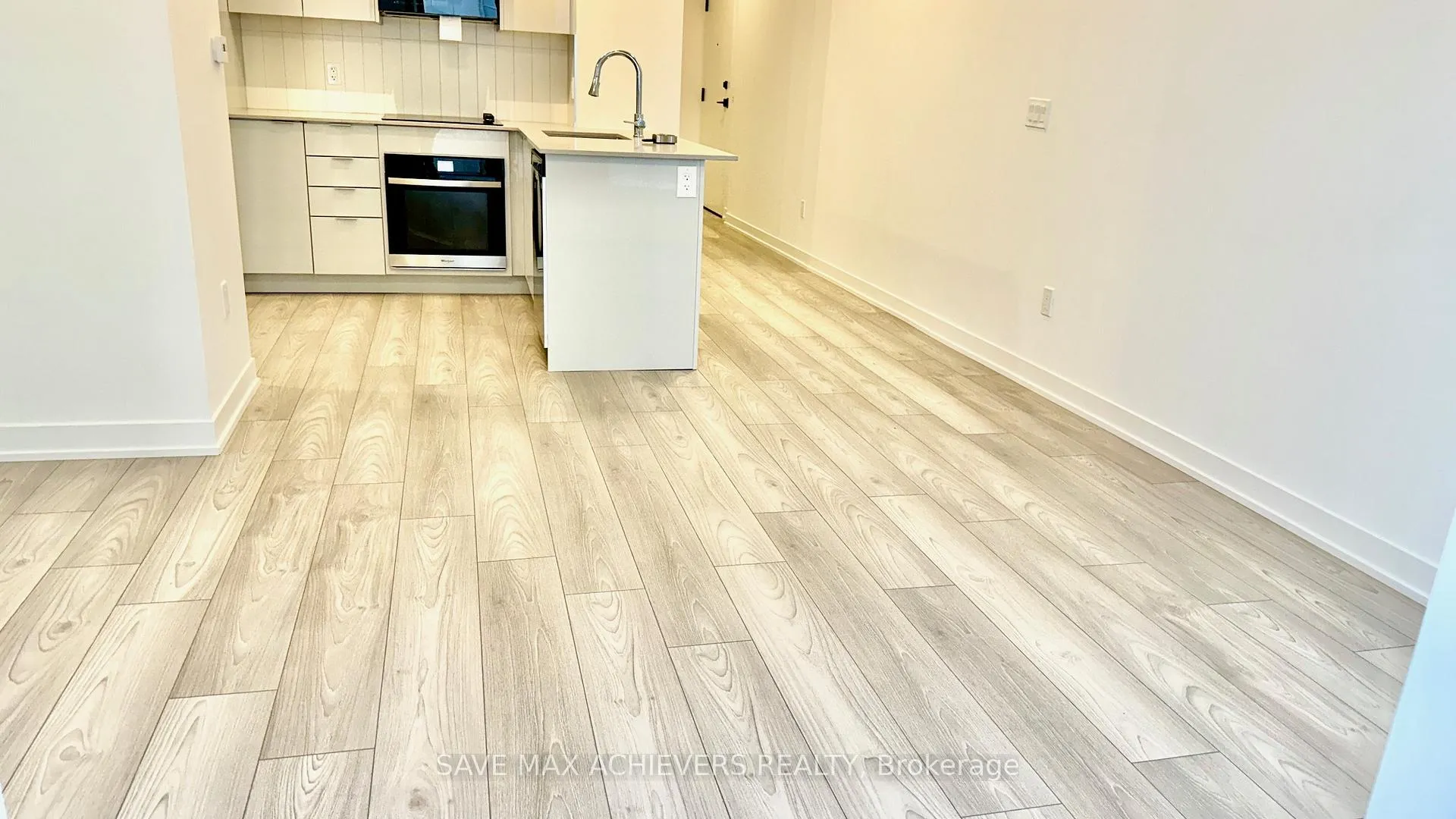Photo 6 of Unit 2018, 10 Abeja Street, Vaughan, Concord — HOMEH