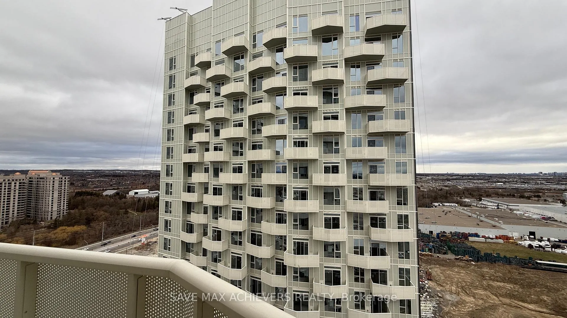 Photo 13 of Unit 2018, 10 Abeja Street, Vaughan, Concord — HOMEH