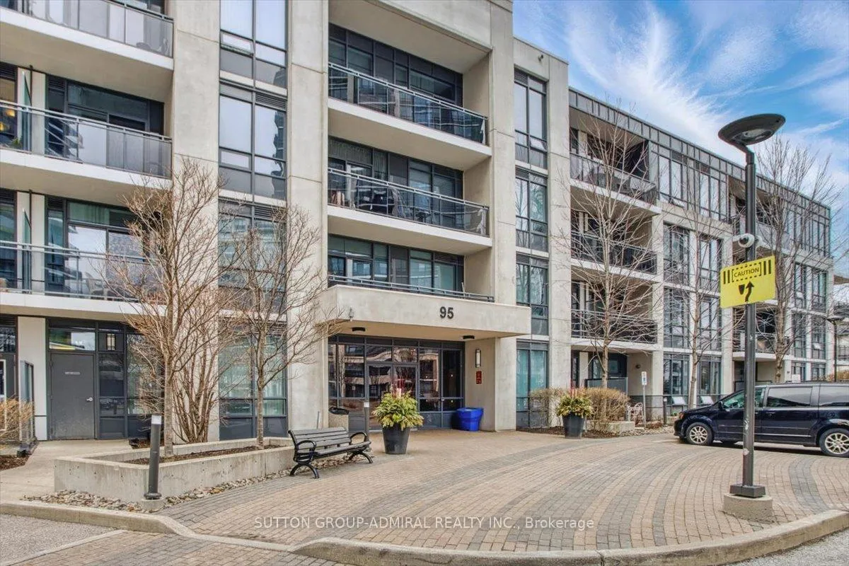 Front of Unit 204, 95 North Park Road