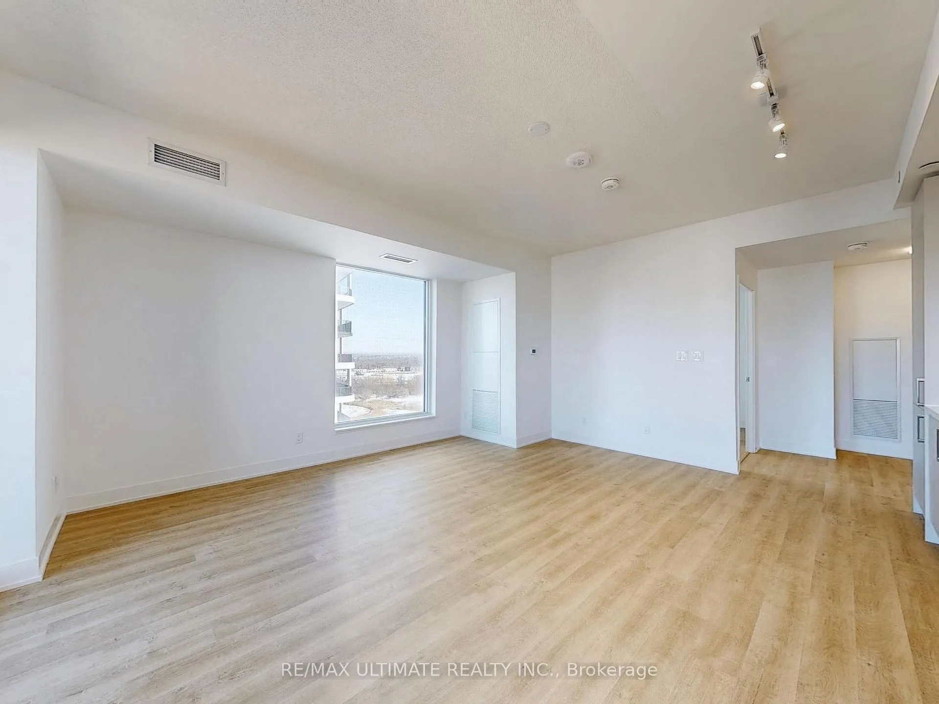 Photo 6 of Unit 1302, 38 Andre De Grasse Street, Markham, Unionville — HOMEH