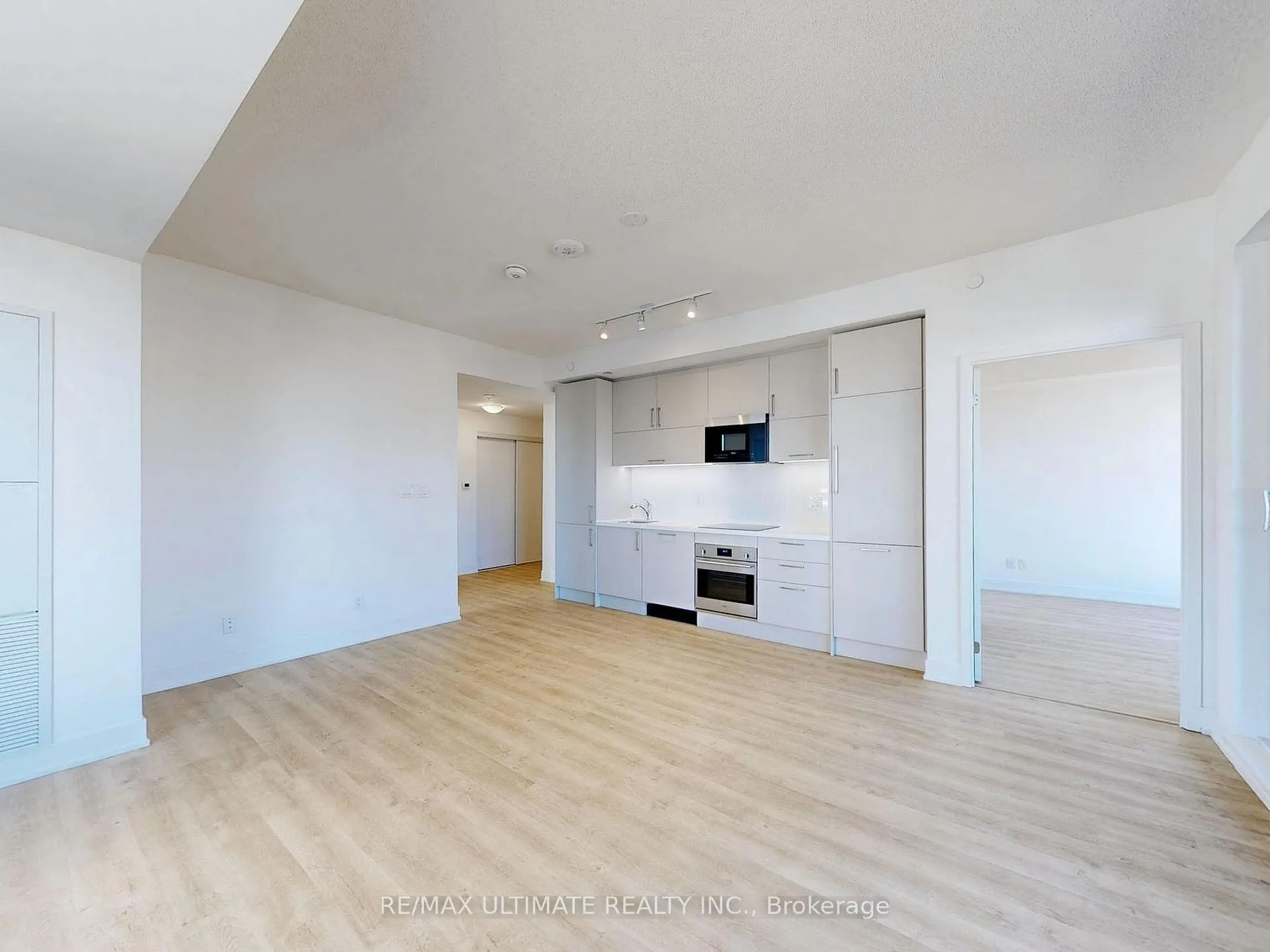Photo 10 of Unit 1302, 38 Andre De Grasse Street, Markham, Unionville — HOMEH