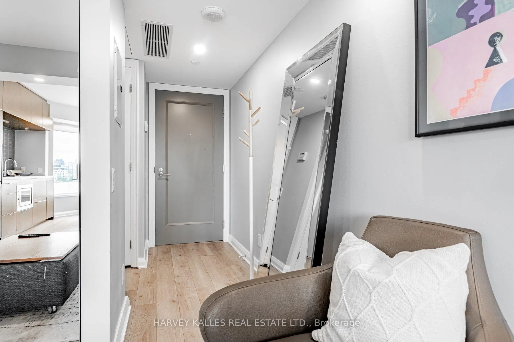 Front of Unit 819, 155 Yorkville Avenue