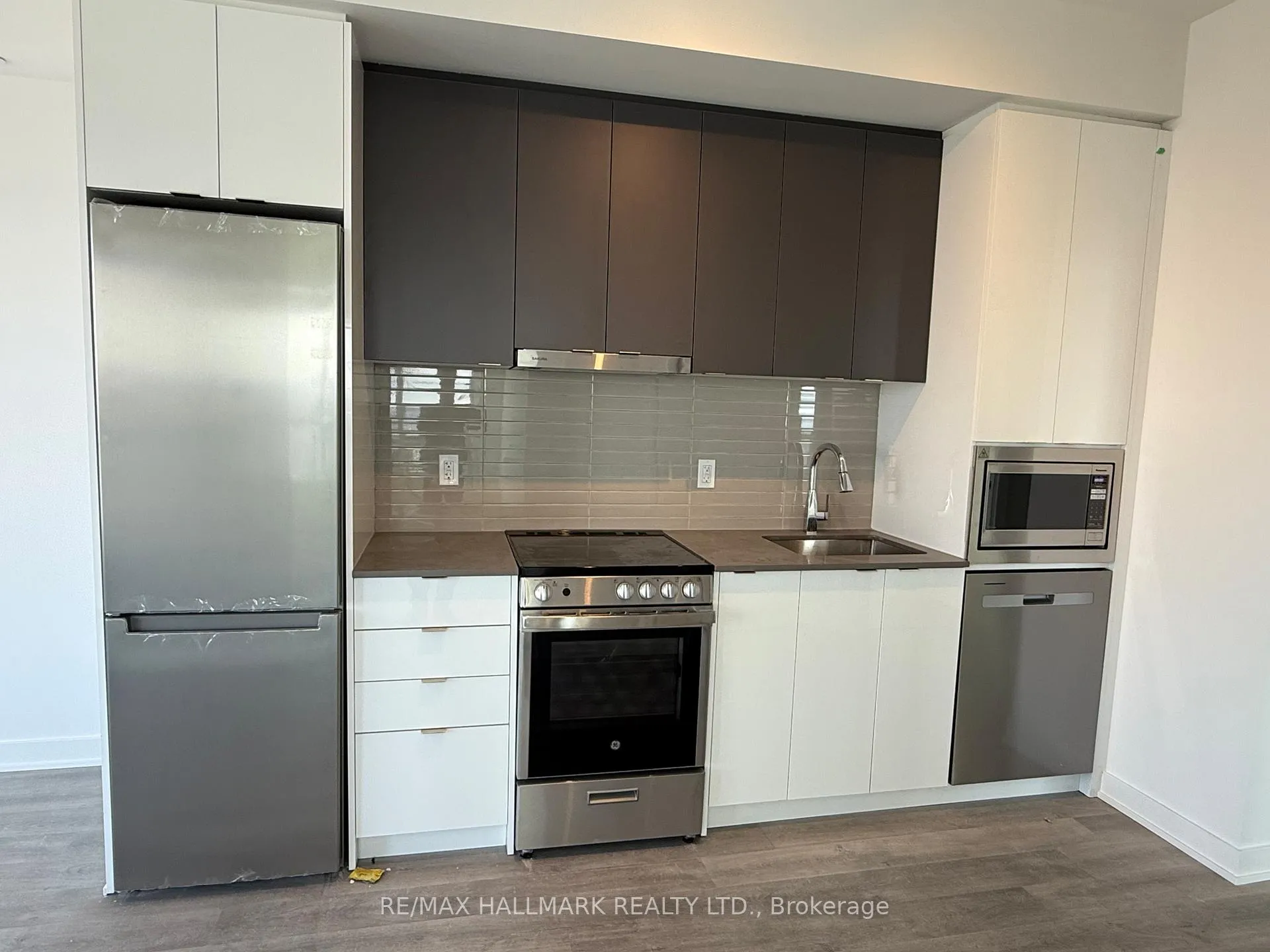 Photo 3 of Unit 2308, 50 Upper Mall Way, Vaughan, Brownridge — HOMEH