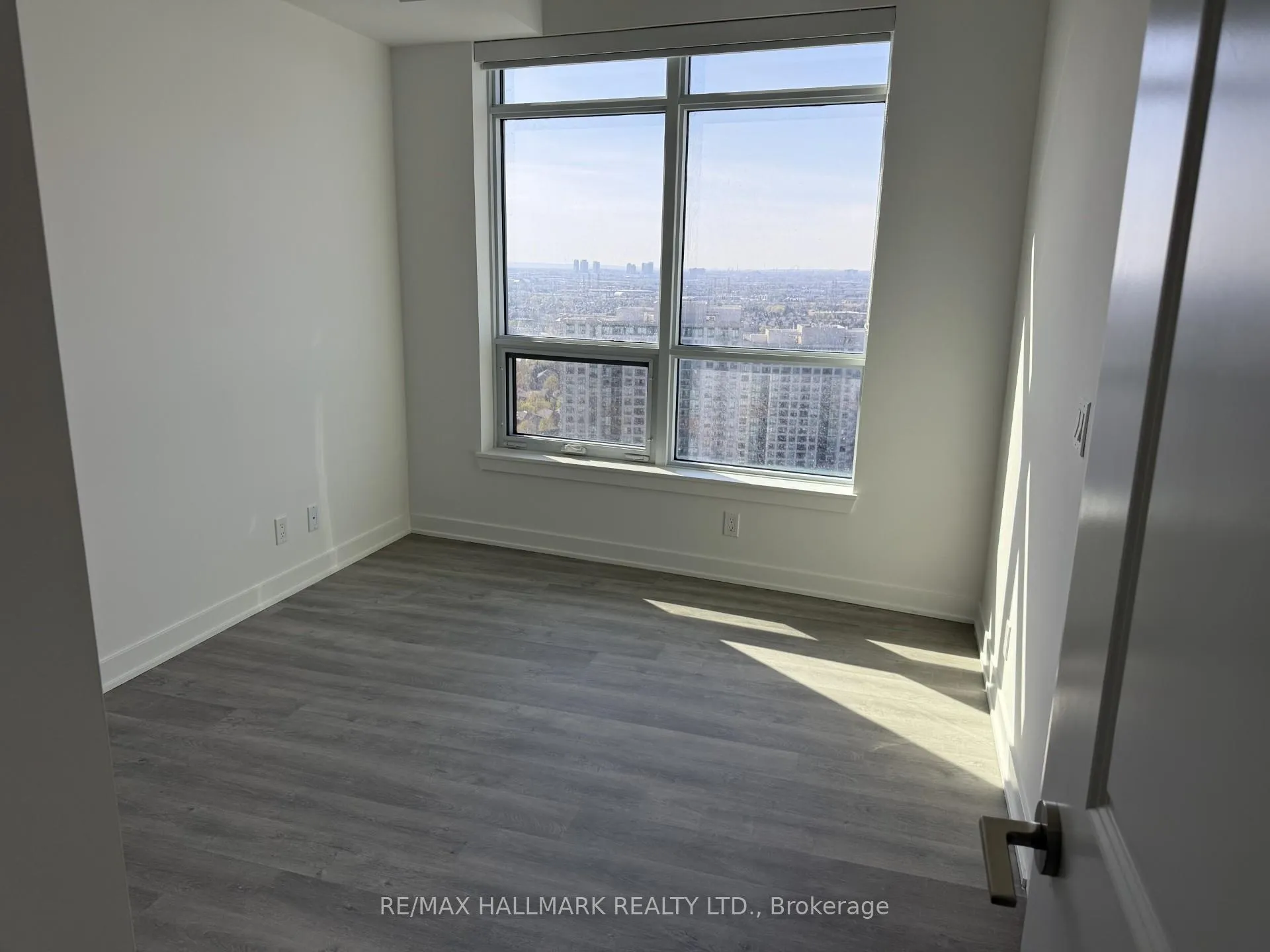 Photo 4 of Unit 2308, 50 Upper Mall Way, Vaughan, Brownridge — HOMEH