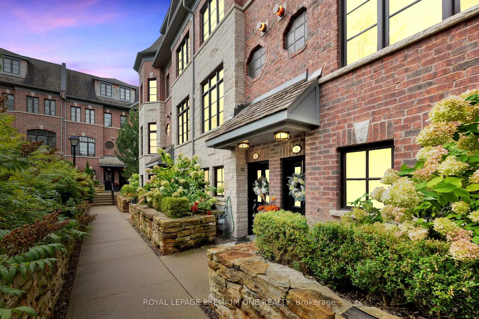 Photo 2 of 29 Nease Lane, Vaughan, West Woodbridge — HOMEH