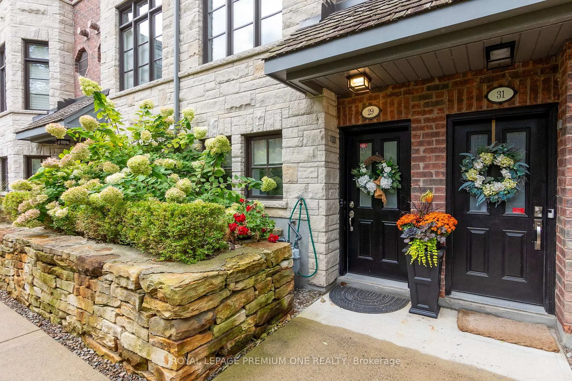 Photo 3 of 29 Nease Lane, Vaughan, West Woodbridge — HOMEH