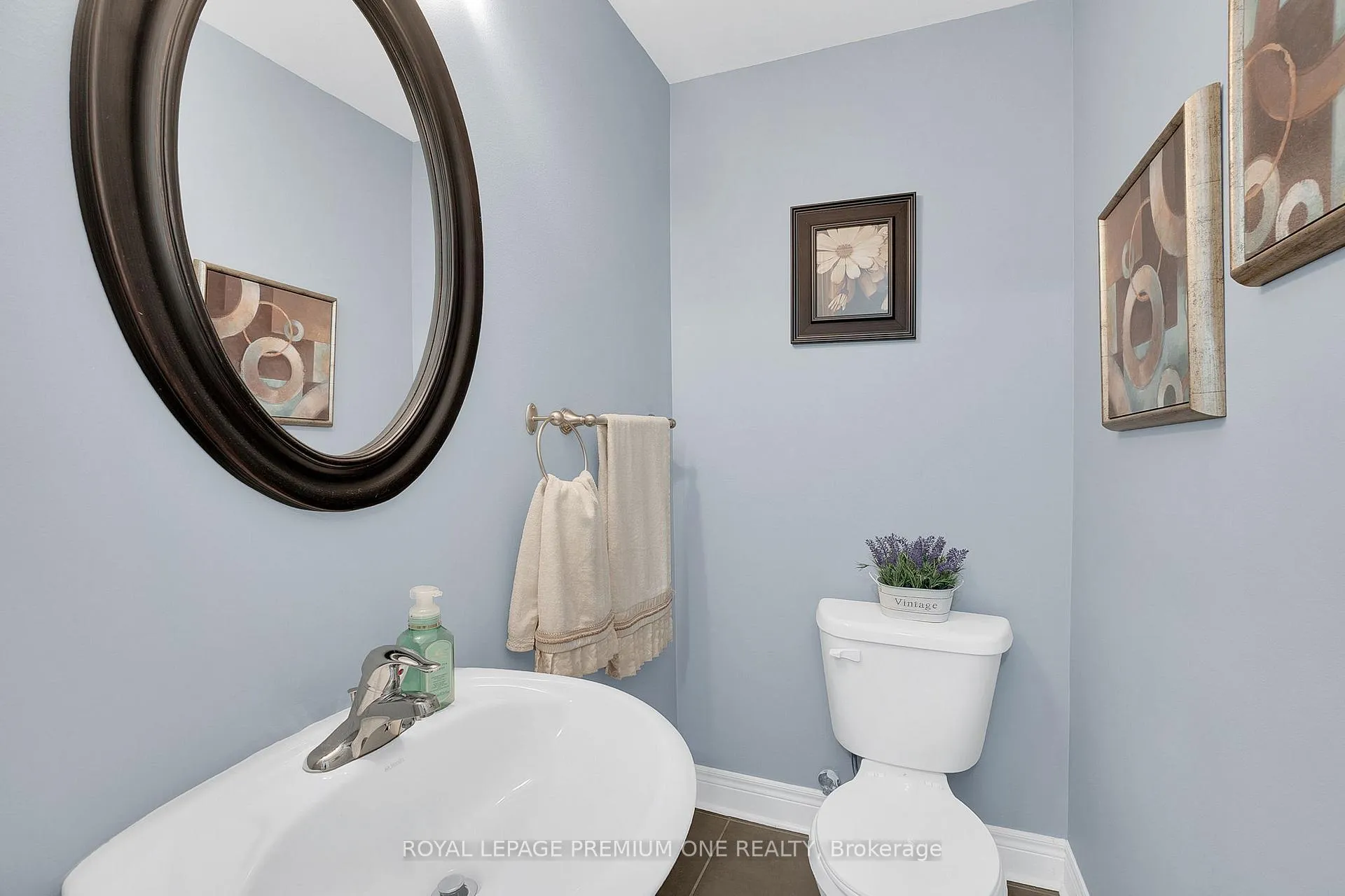 Photo 8 of 29 Nease Lane, Vaughan, West Woodbridge — HOMEH
