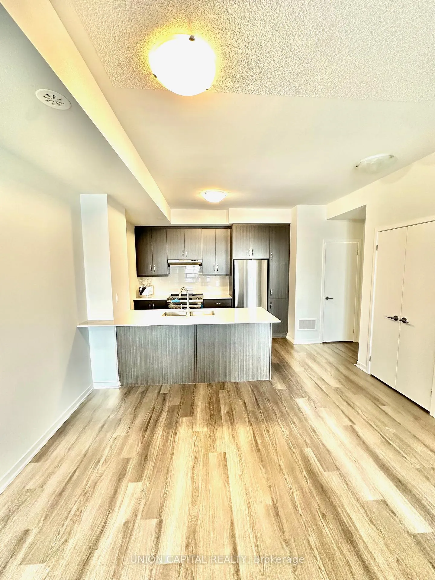 Photo 3 of Unit TH182, 151 Honeycrisp Crescent, Vaughan, Vaughan Corporate Centre — HOMEH