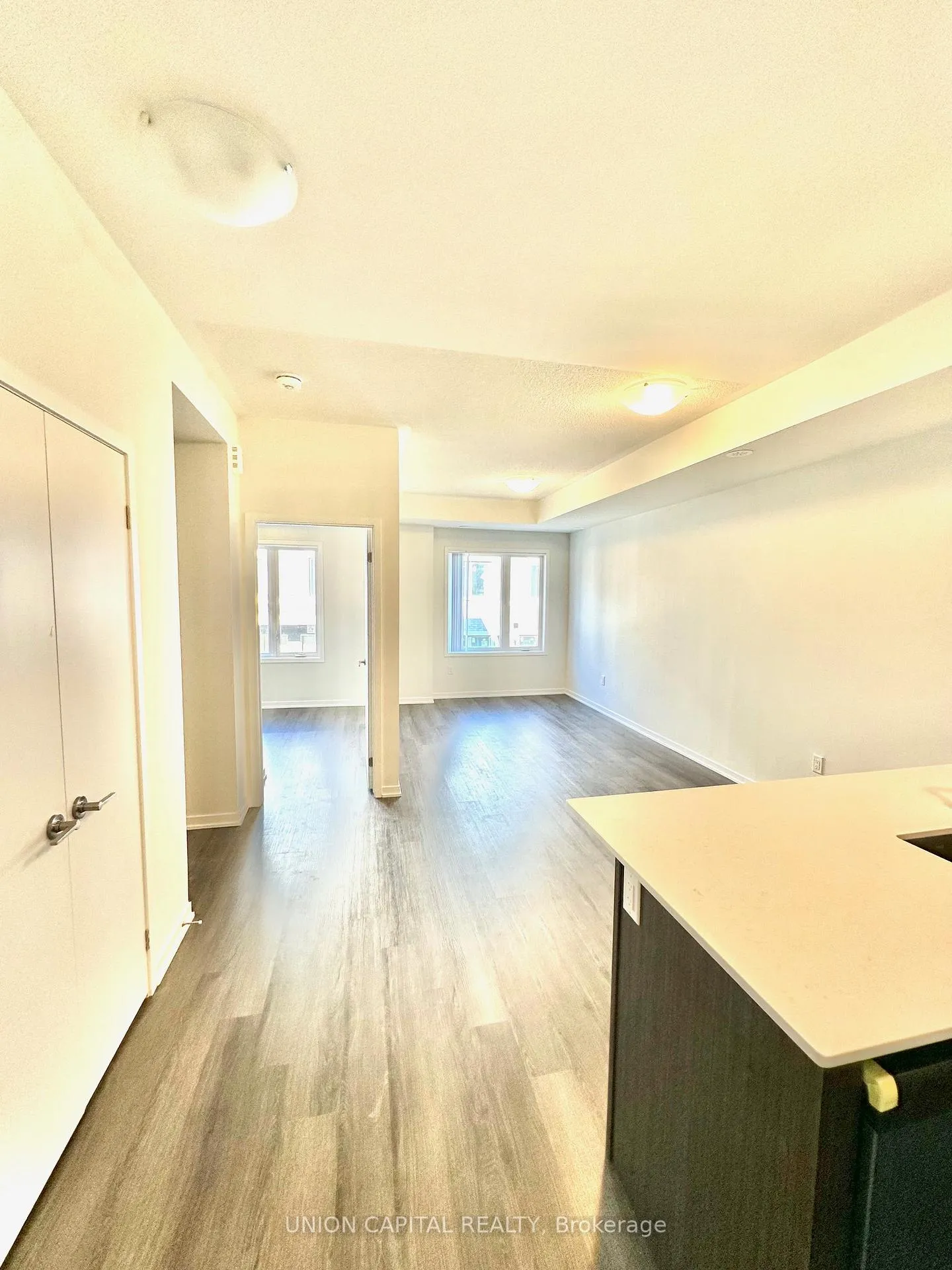 Photo 5 of Unit TH182, 151 Honeycrisp Crescent, Vaughan, Vaughan Corporate Centre — HOMEH