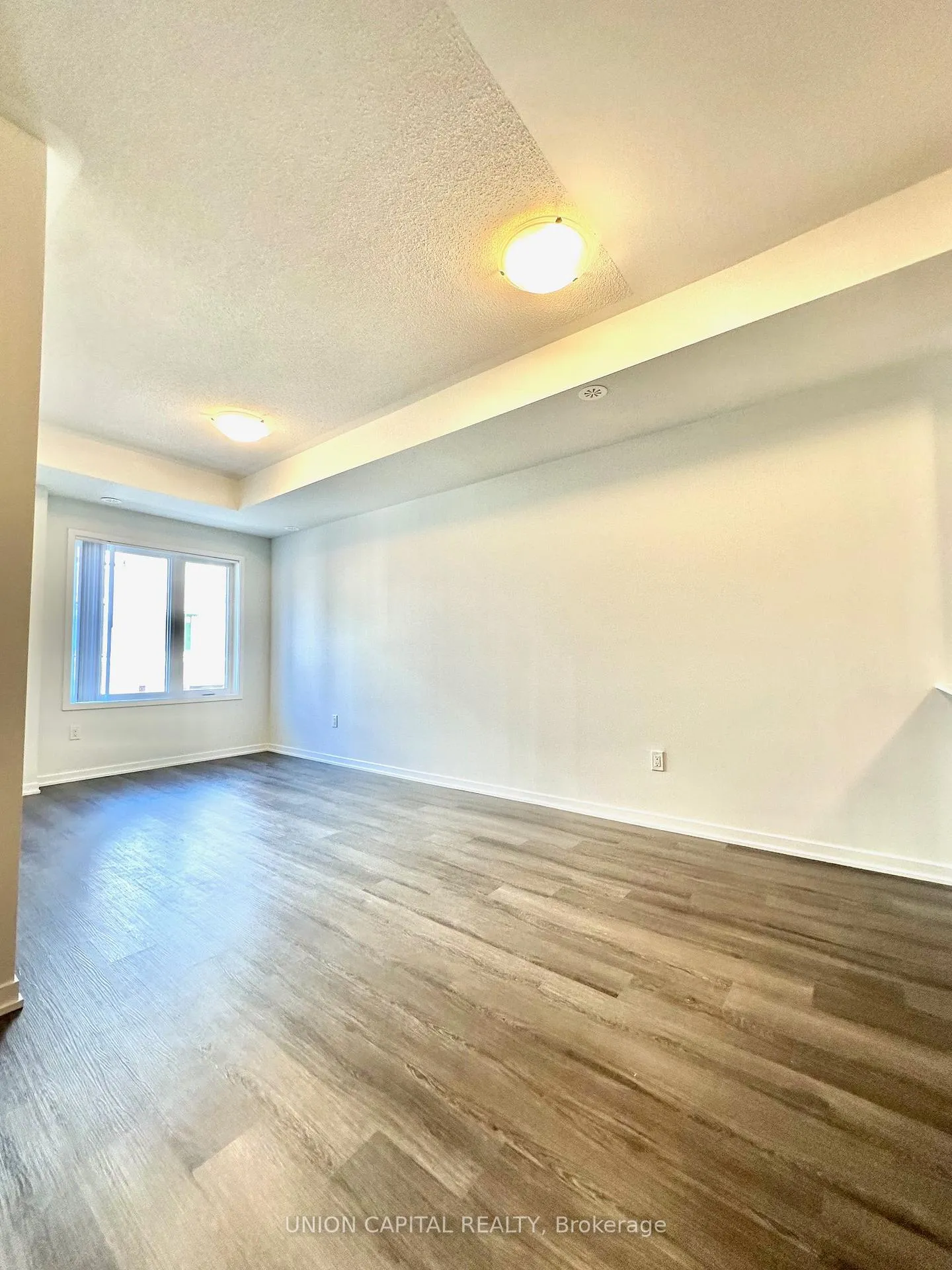 Photo 6 of Unit TH182, 151 Honeycrisp Crescent, Vaughan, Vaughan Corporate Centre — HOMEH