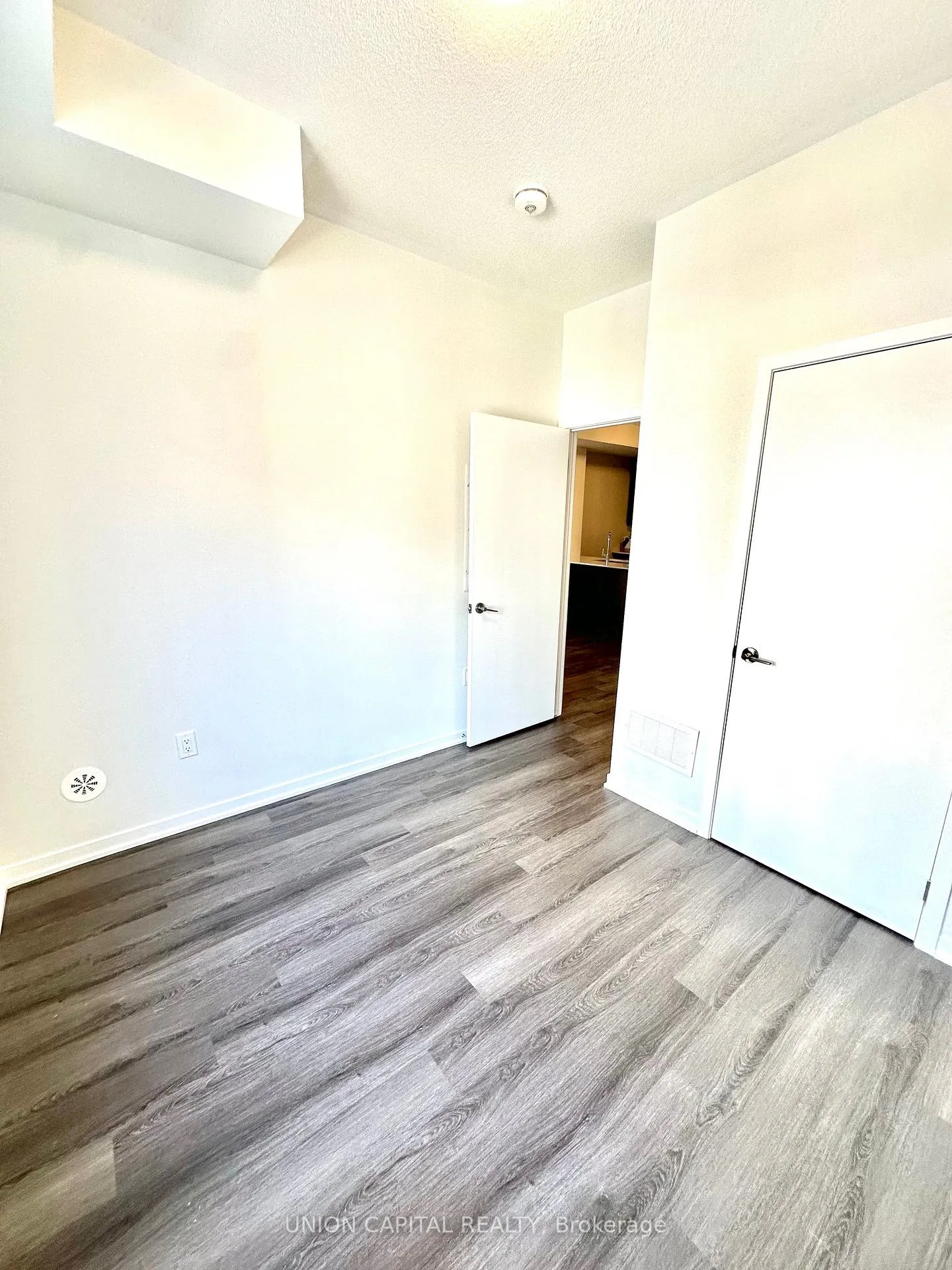 Photo 7 of Unit TH182, 151 Honeycrisp Crescent, Vaughan, Vaughan Corporate Centre — HOMEH