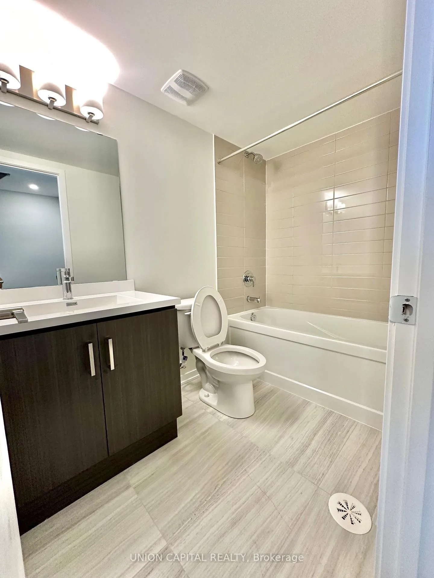 Photo 8 of Unit TH182, 151 Honeycrisp Crescent, Vaughan, Vaughan Corporate Centre — HOMEH