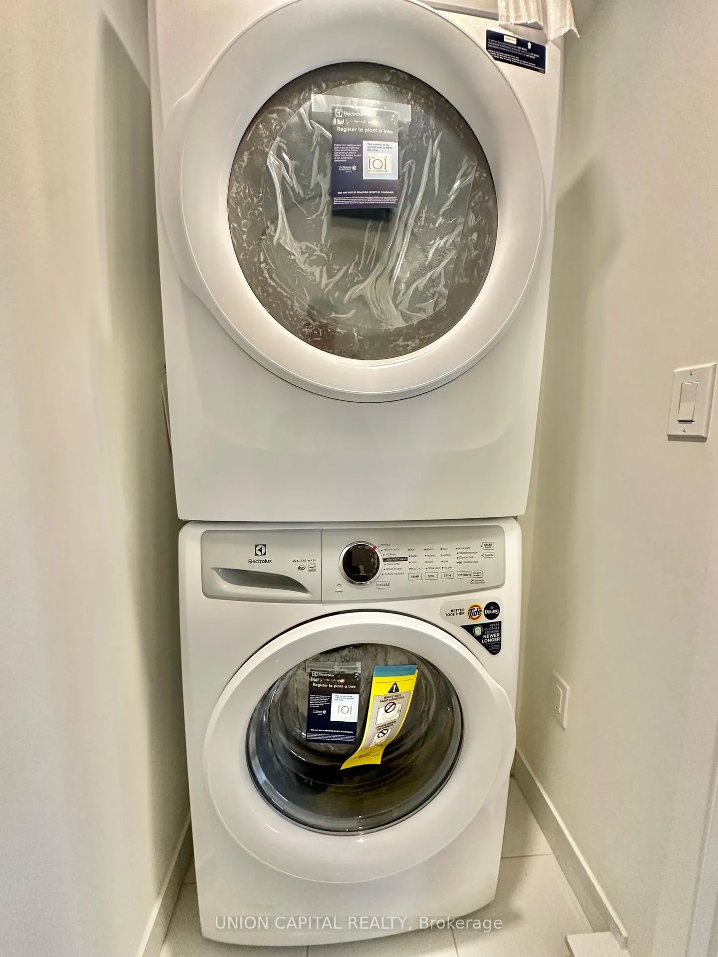 Photo 9 of Unit TH182, 151 Honeycrisp Crescent, Vaughan, Vaughan Corporate Centre — HOMEH