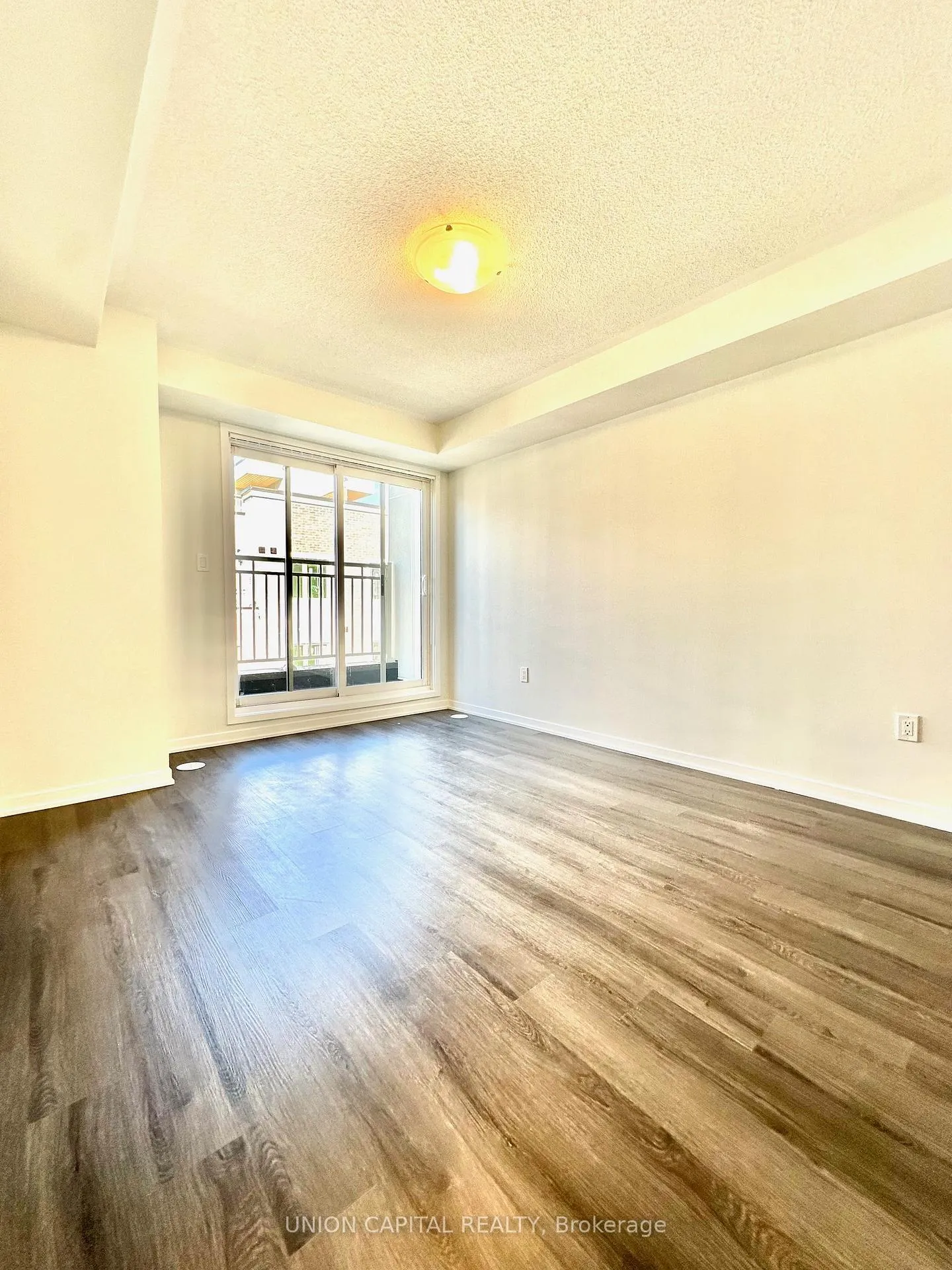 Photo 10 of Unit TH182, 151 Honeycrisp Crescent, Vaughan, Vaughan Corporate Centre — HOMEH