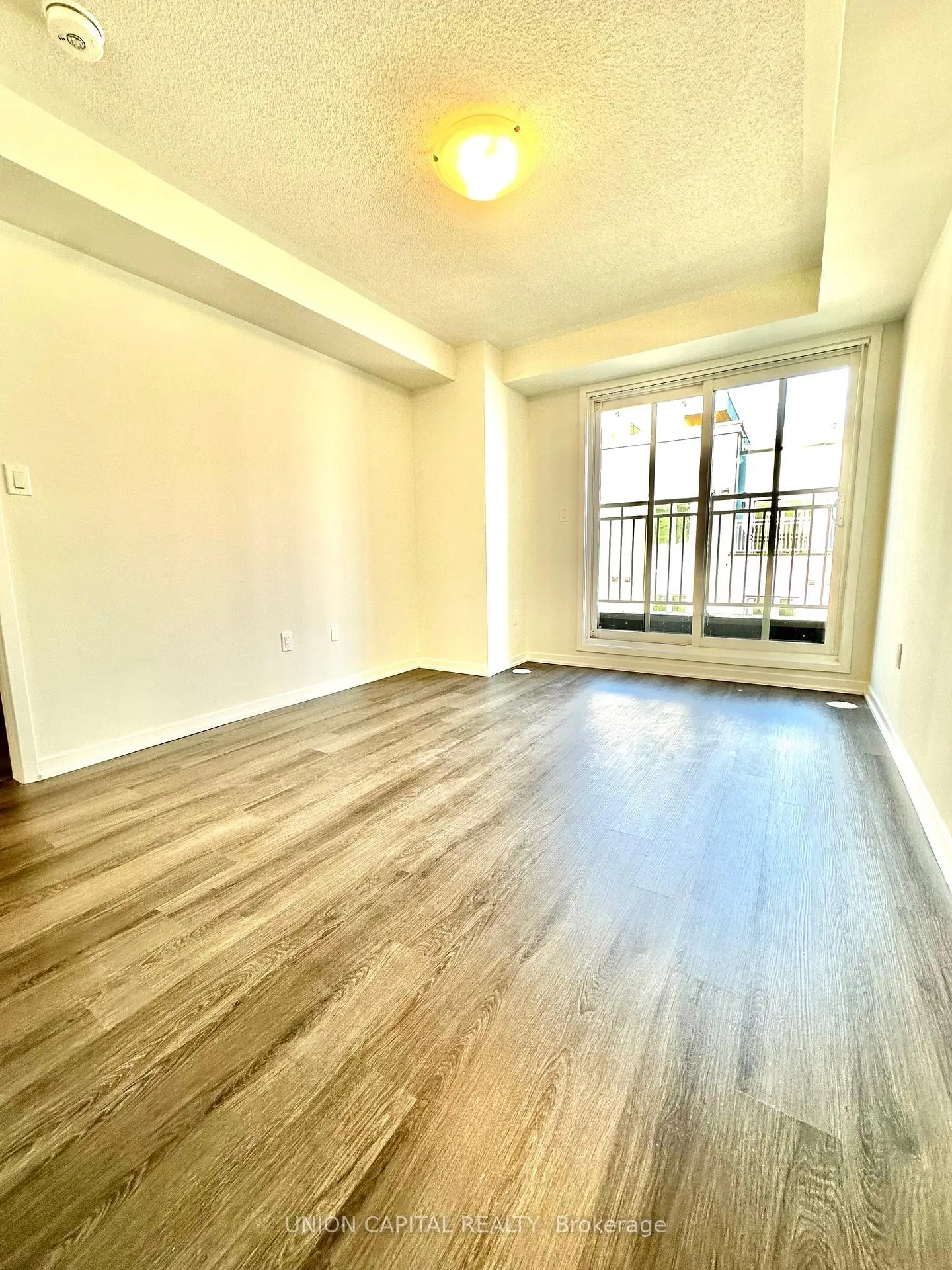 Photo 12 of Unit TH182, 151 Honeycrisp Crescent, Vaughan, Vaughan Corporate Centre — HOMEH