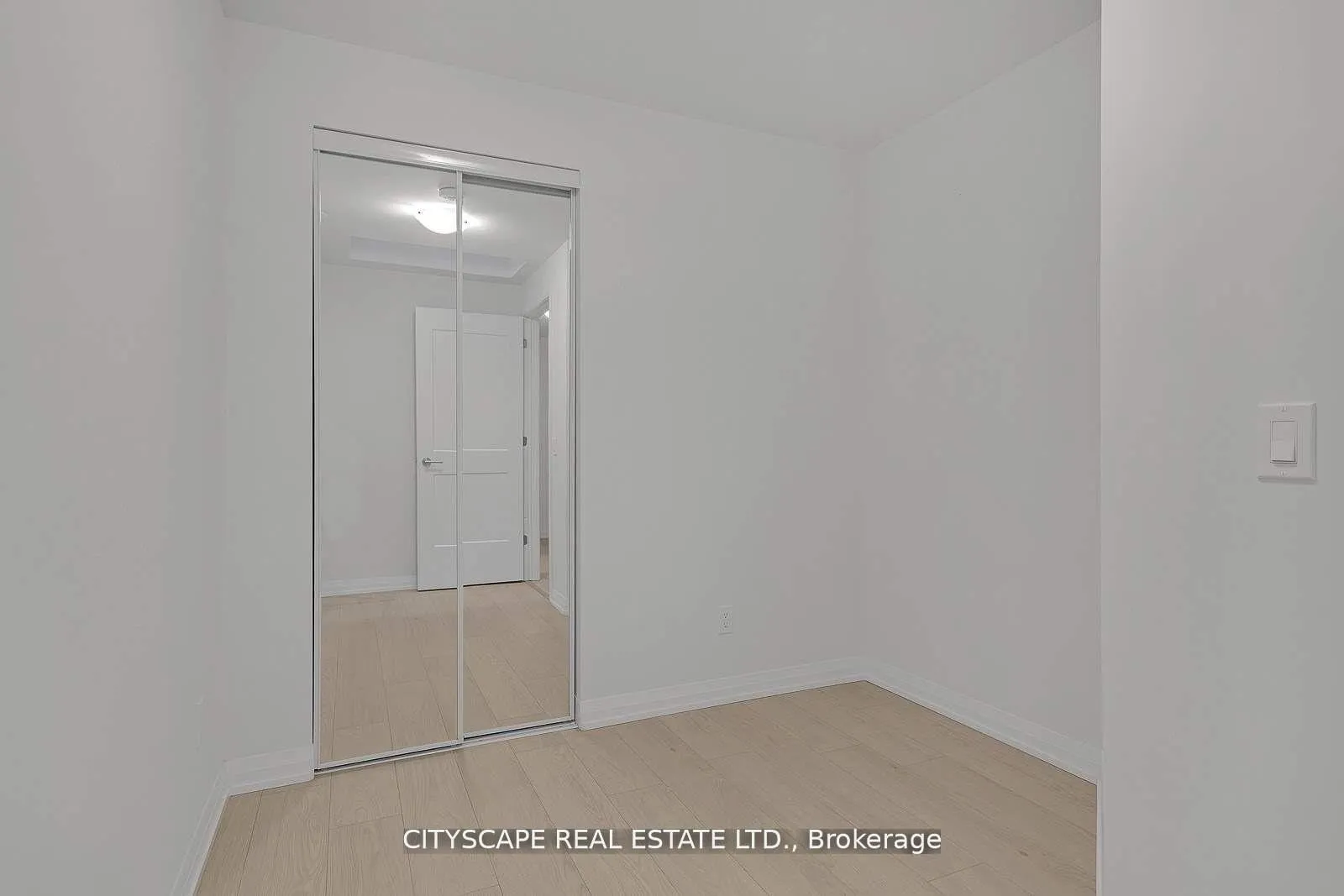 Photo 7 of Unit TH 27, 1030 Portage Parkway, Vaughan, Concord — HOMEH