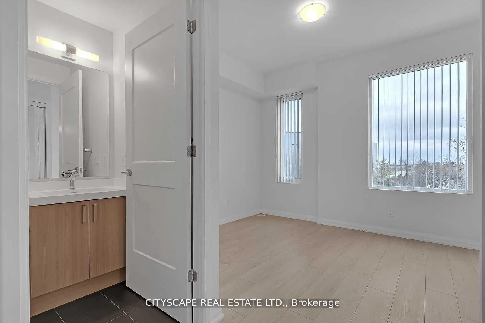 Photo 9 of Unit TH 27, 1030 Portage Parkway, Vaughan, Concord — HOMEH