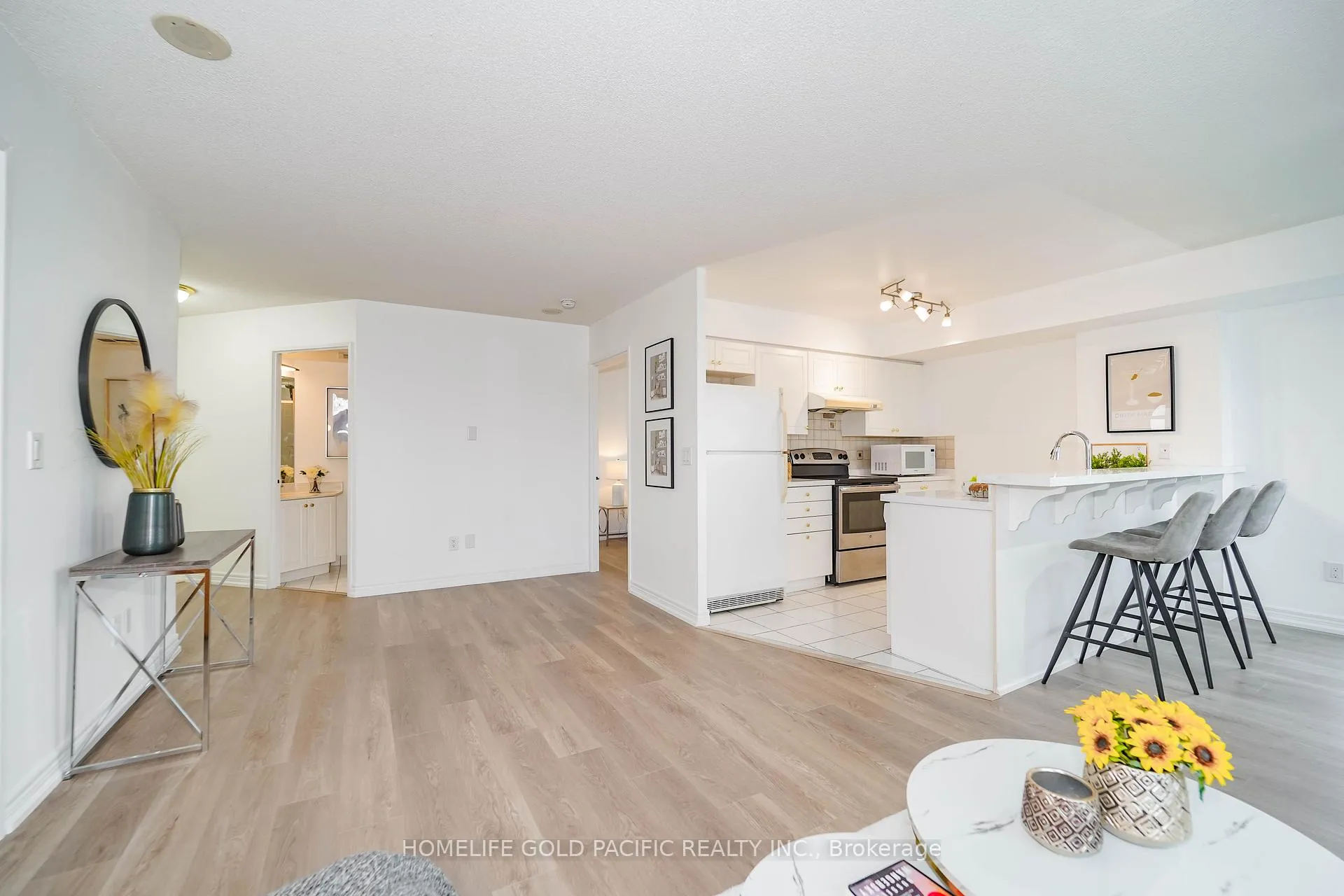 Photo 13 of Unit 1210, 135 Pond Drive, Markham, Commerce Valley — HOMEH
