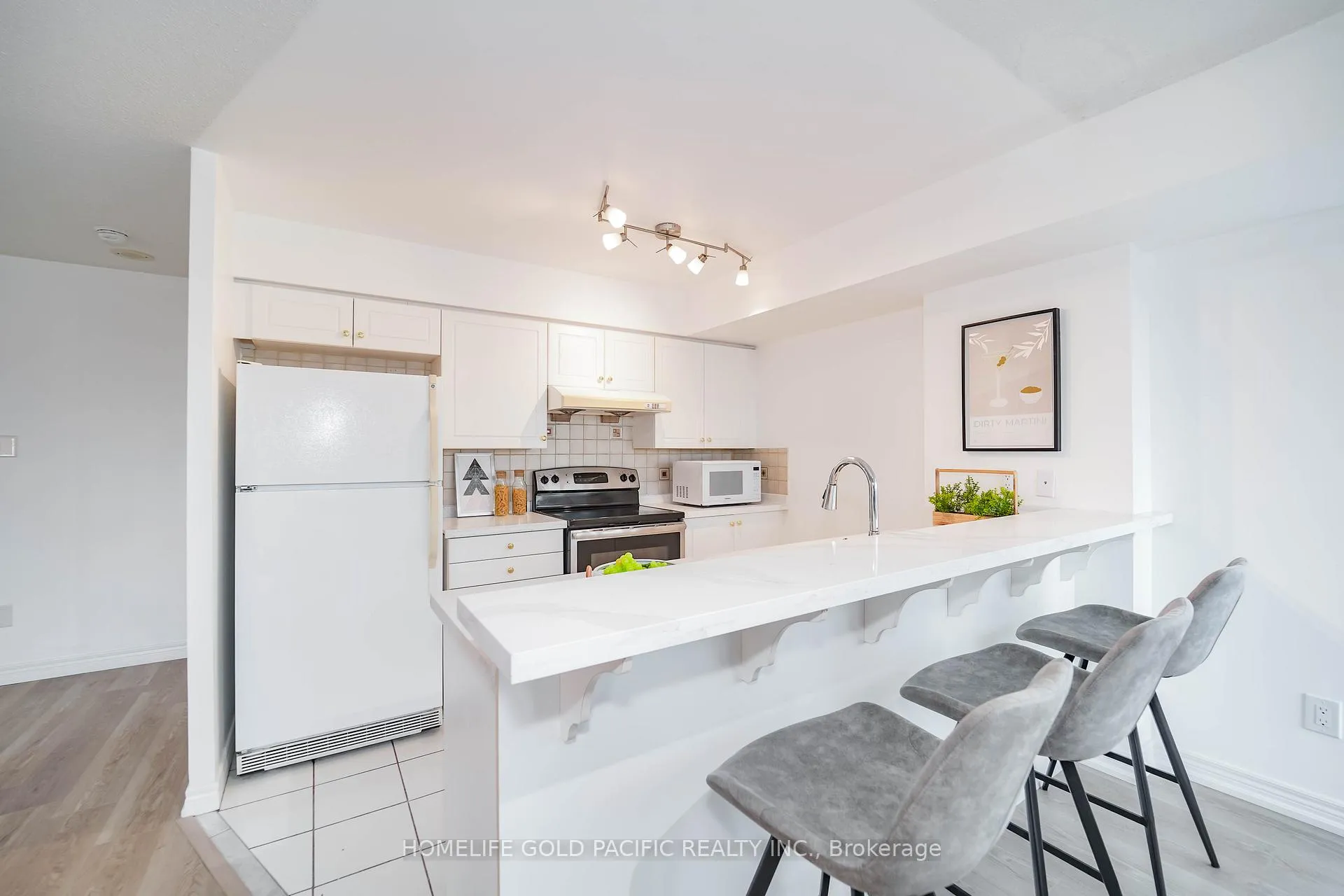 Photo 16 of Unit 1210, 135 Pond Drive, Markham, Commerce Valley — HOMEH