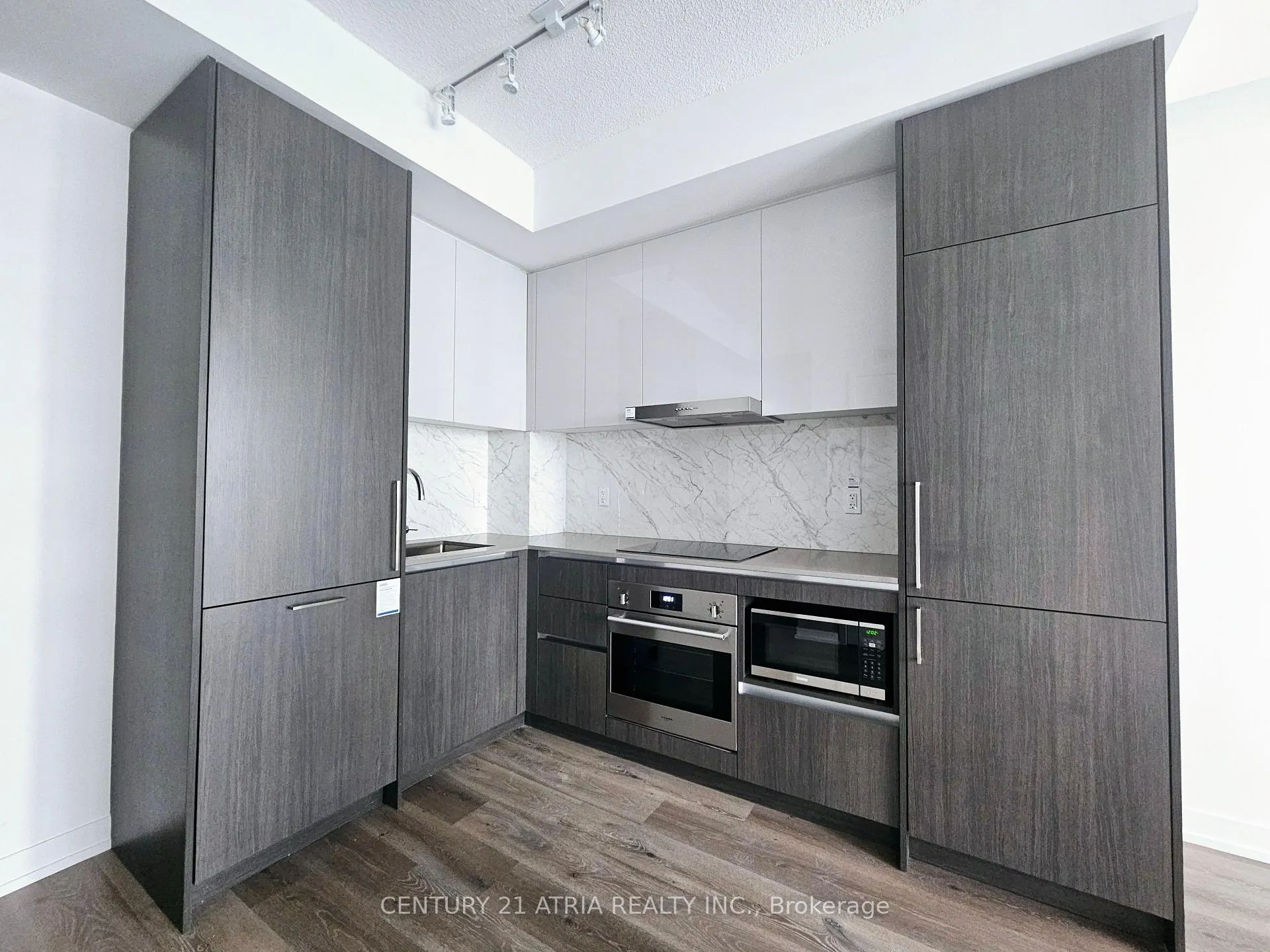 Photo 1 of Unit 701, 225 Commerce Street, Vaughan, Vaughan Corporate Centre — HOMEH