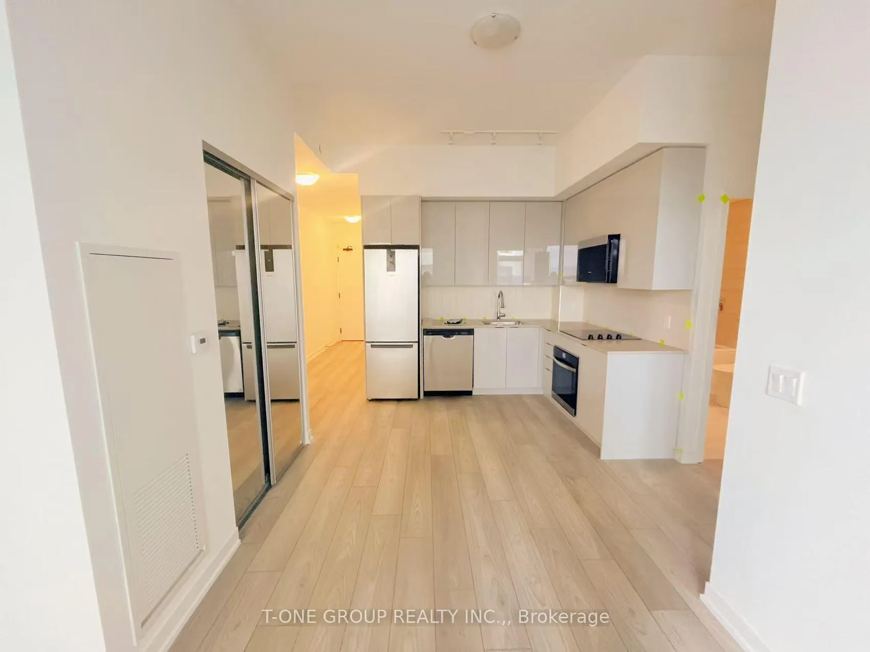 Photo 2 of Unit 601, 474 Caldari Road, Vaughan, Concord — HOMEH